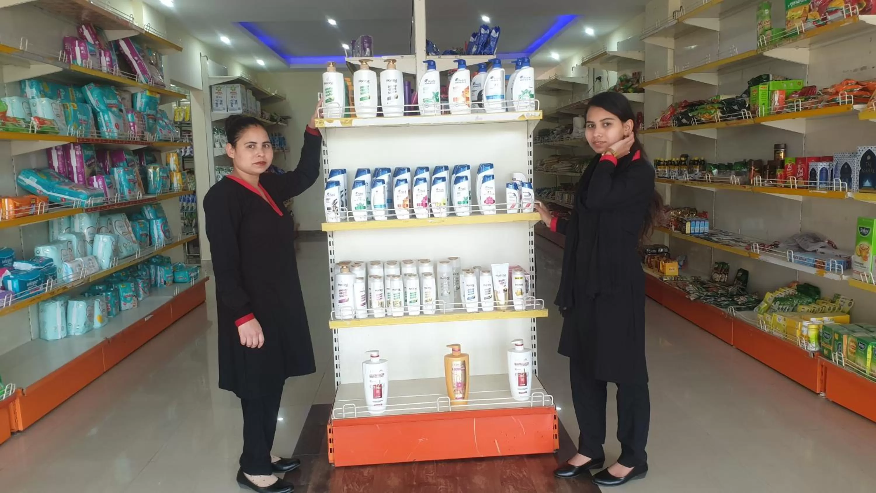 On-site shops, Supermarket/Shops in Maple Leaf Hotel