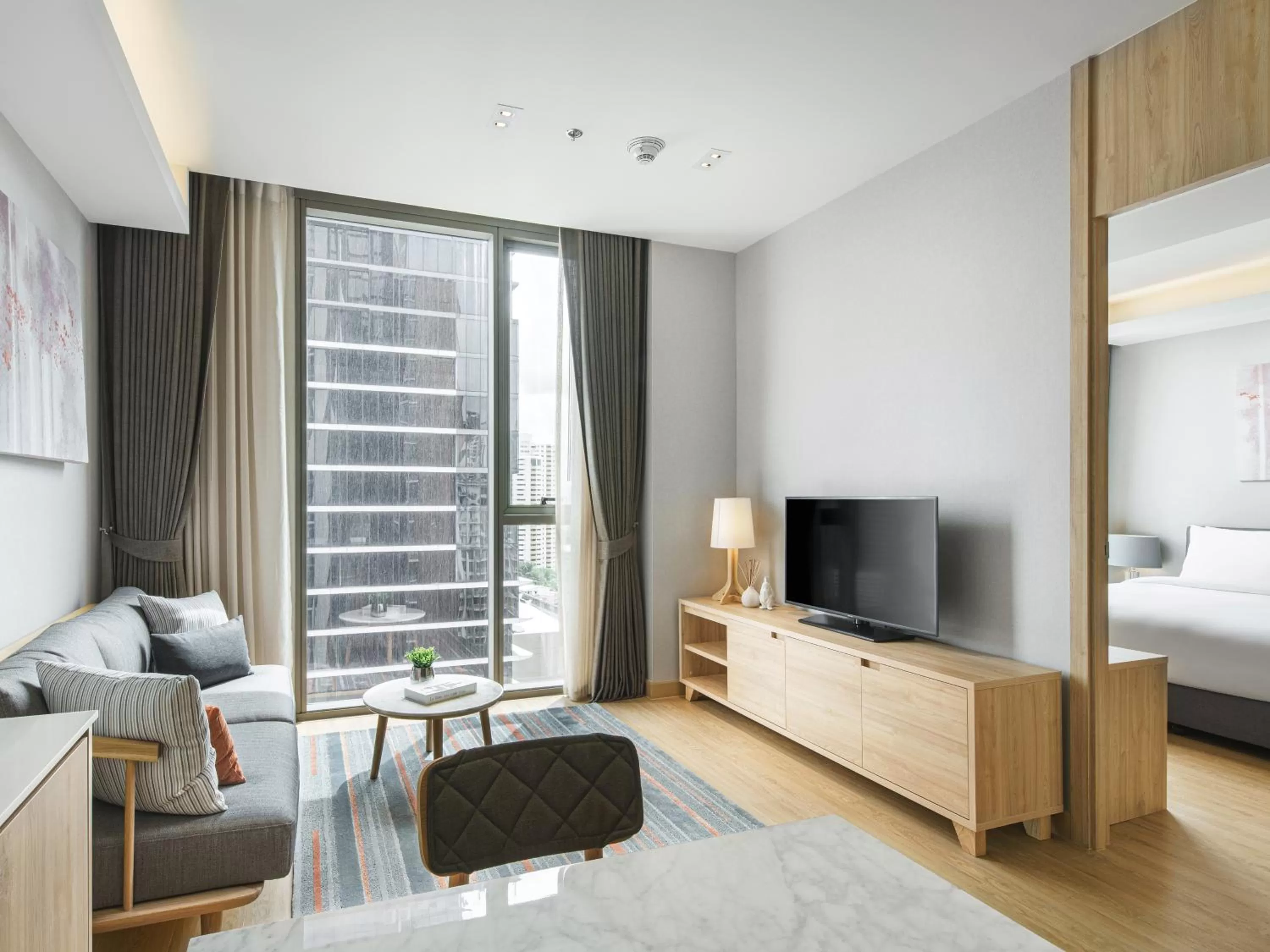 TV and multimedia, Bed in Oakwood Suites Bangkok