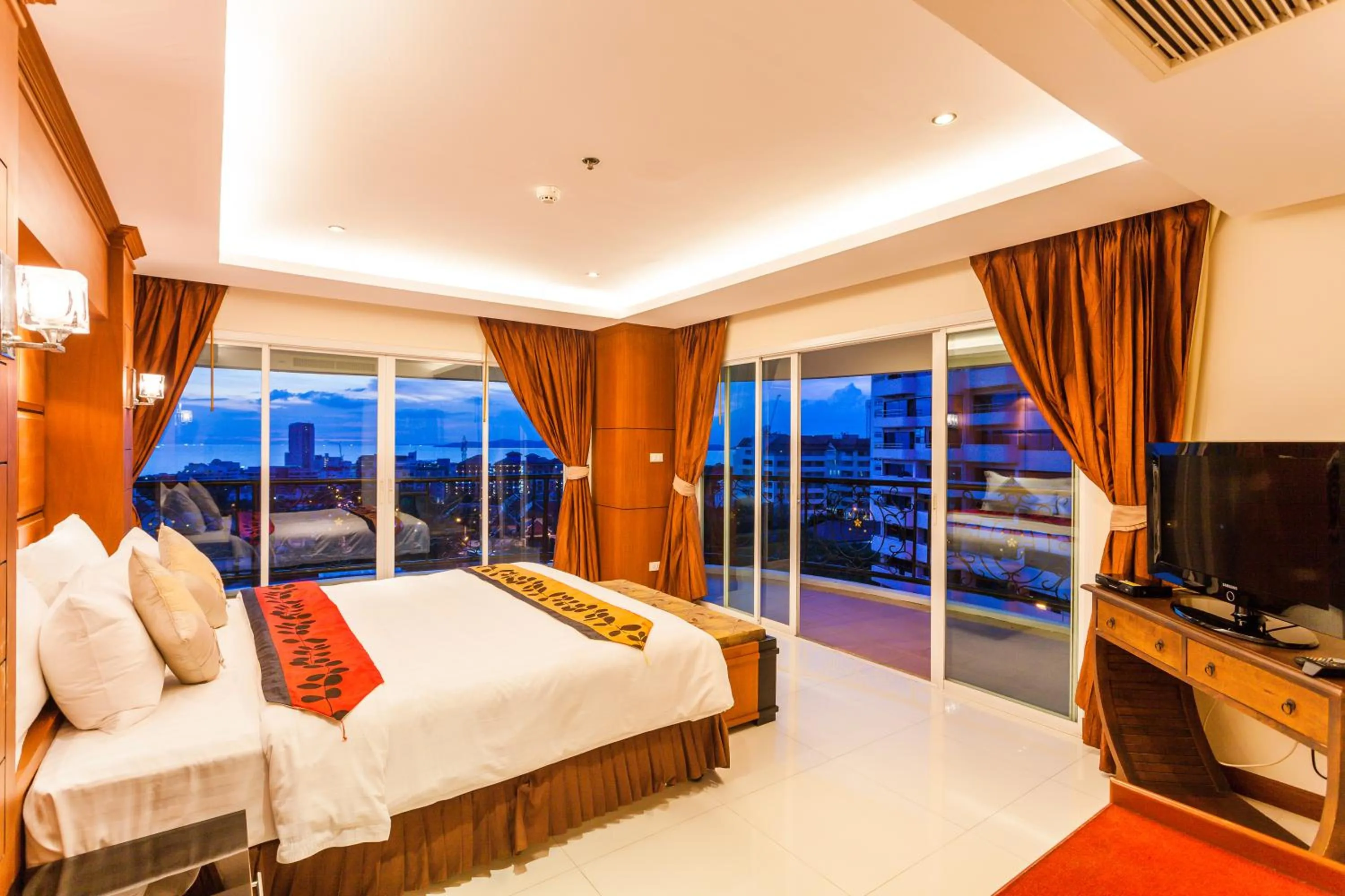 Bed in Tara Court Hotel