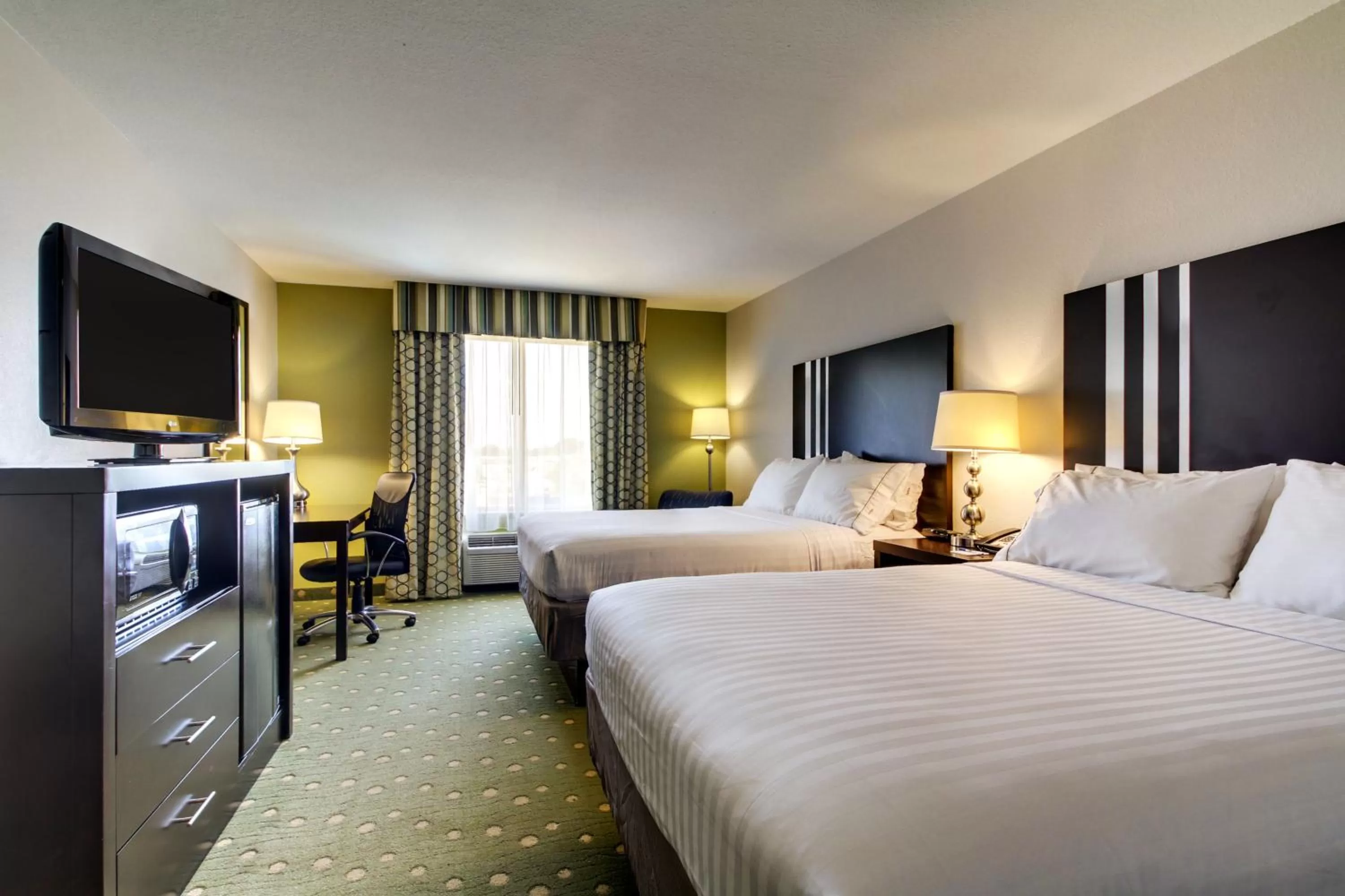 Photo of the whole room, Bed in Holiday Inn Express Hotel & Suites Live Oak by IHG