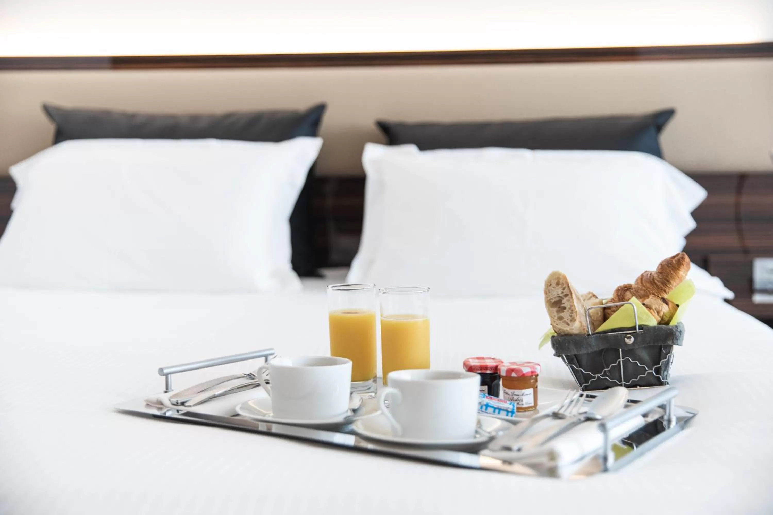 Breakfast, Bed in Westotel Tours Val de Loire