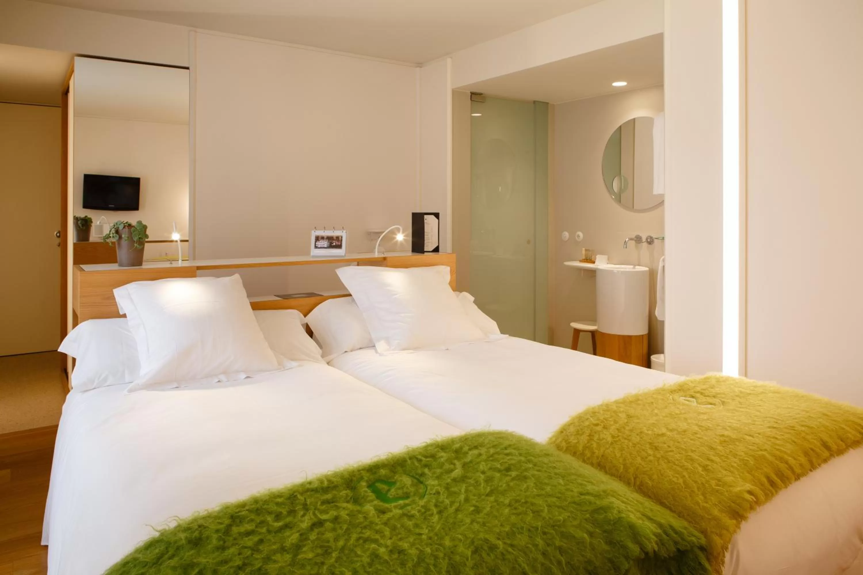 Bed in Hotel Echaurren Relais & Châteaux