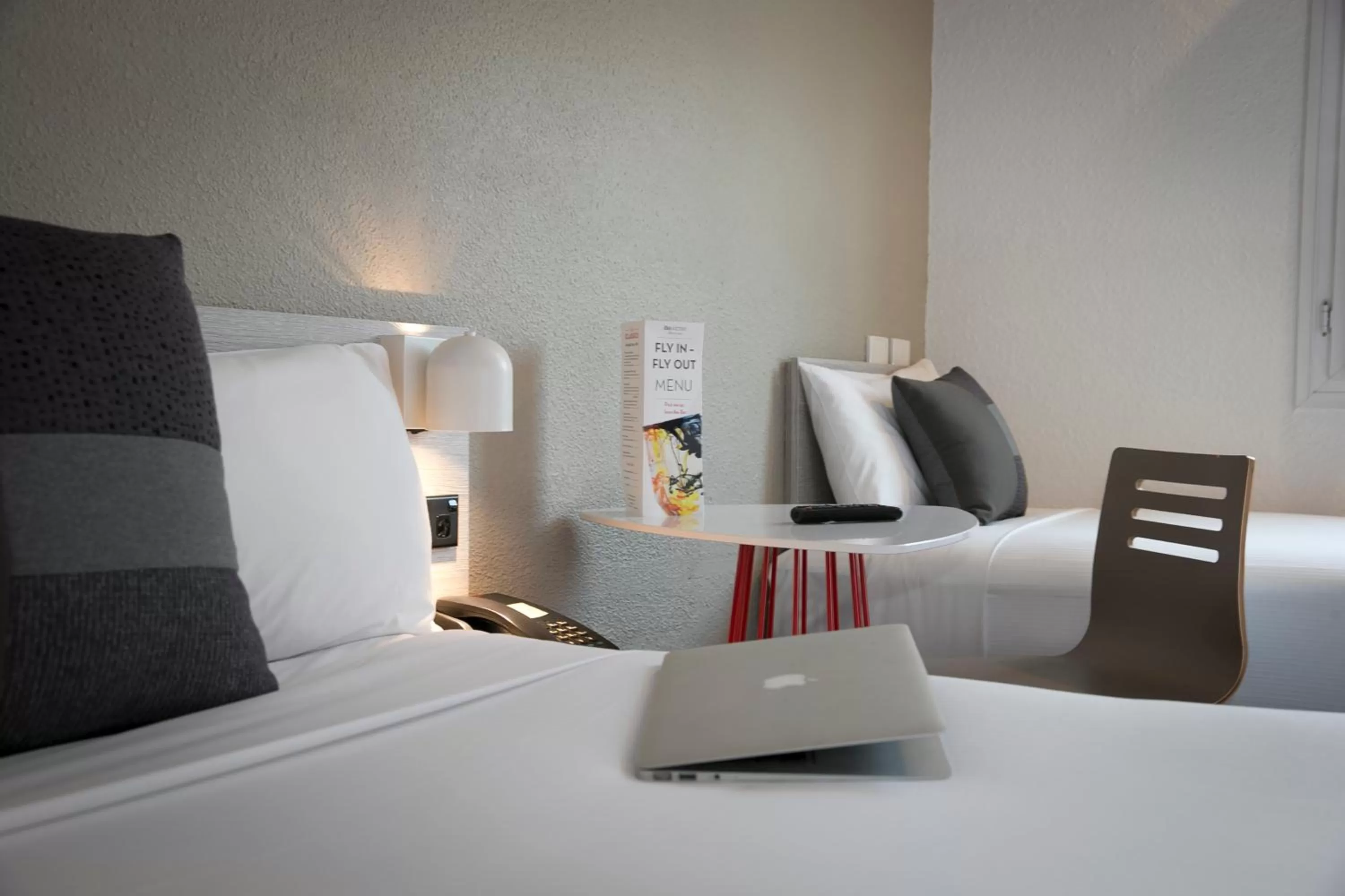 Photo of the whole room, Bed in ibis Sydney Airport