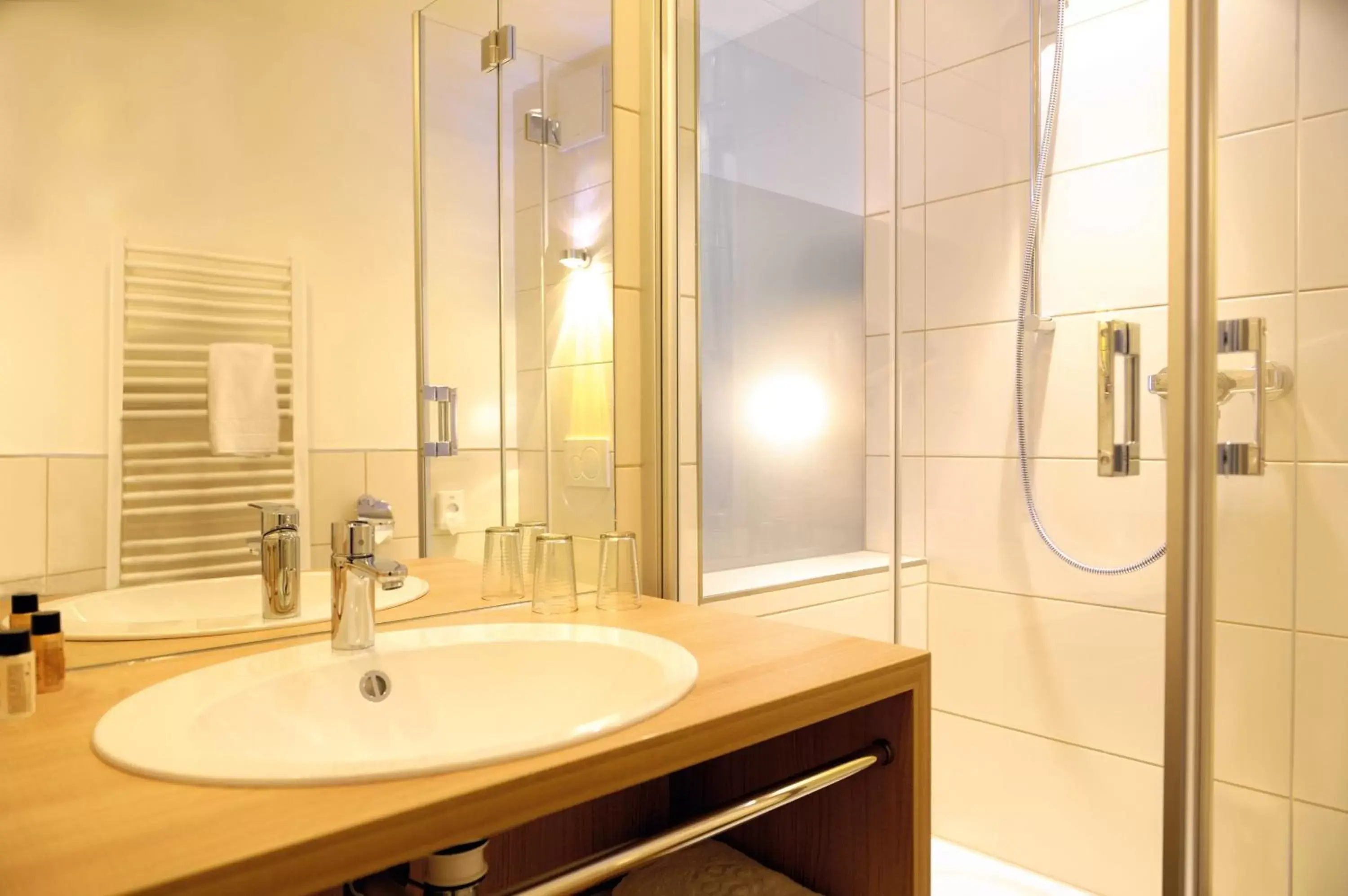 Deluxe Double Room in Hotel & Gasthaus DAS RÖHRL Straubing Deluxe Double Room in Hotel & Gasthaus DAS RÖHRL Straubing