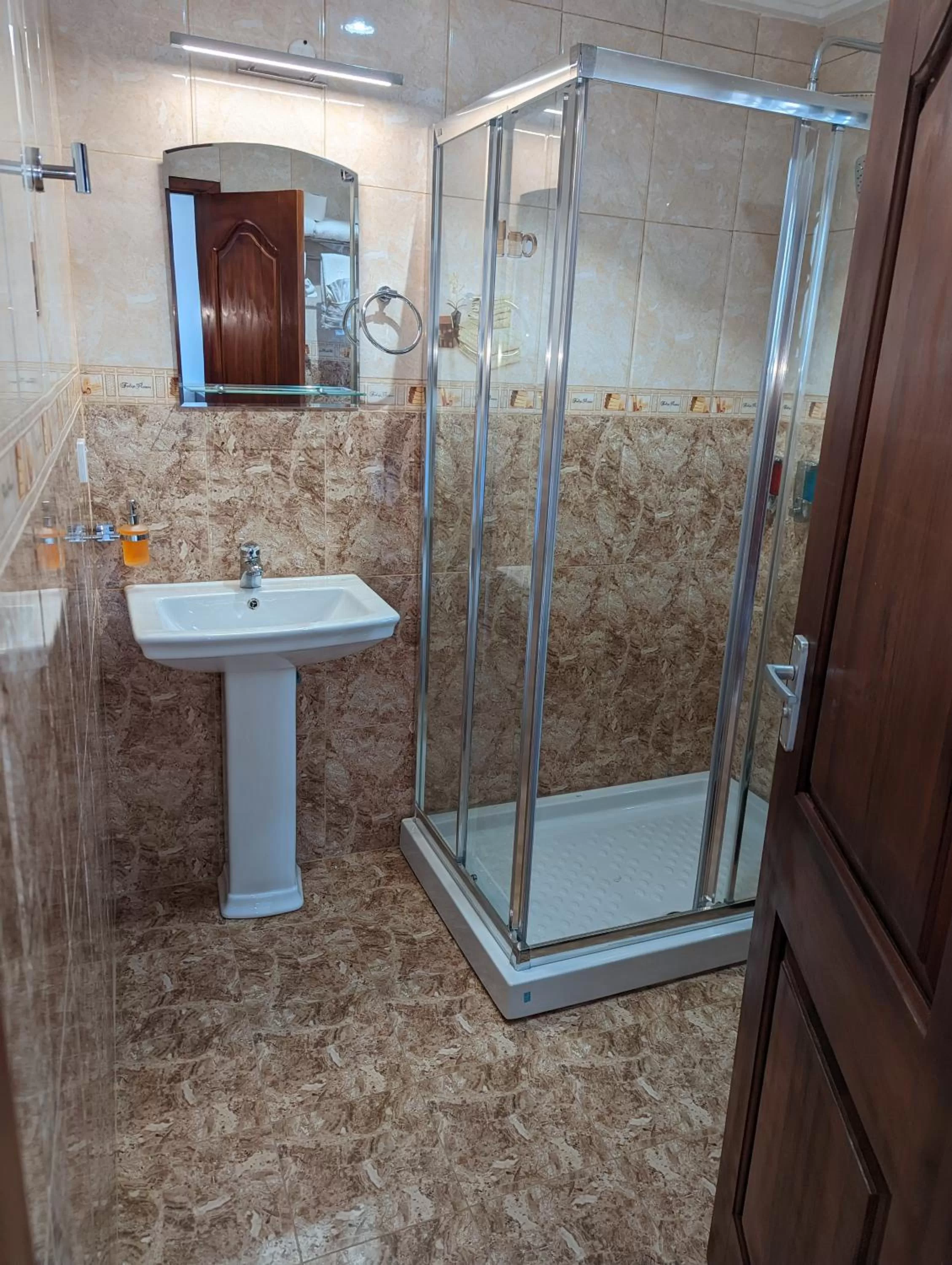 Shower in KoKo Palm Inn LTD