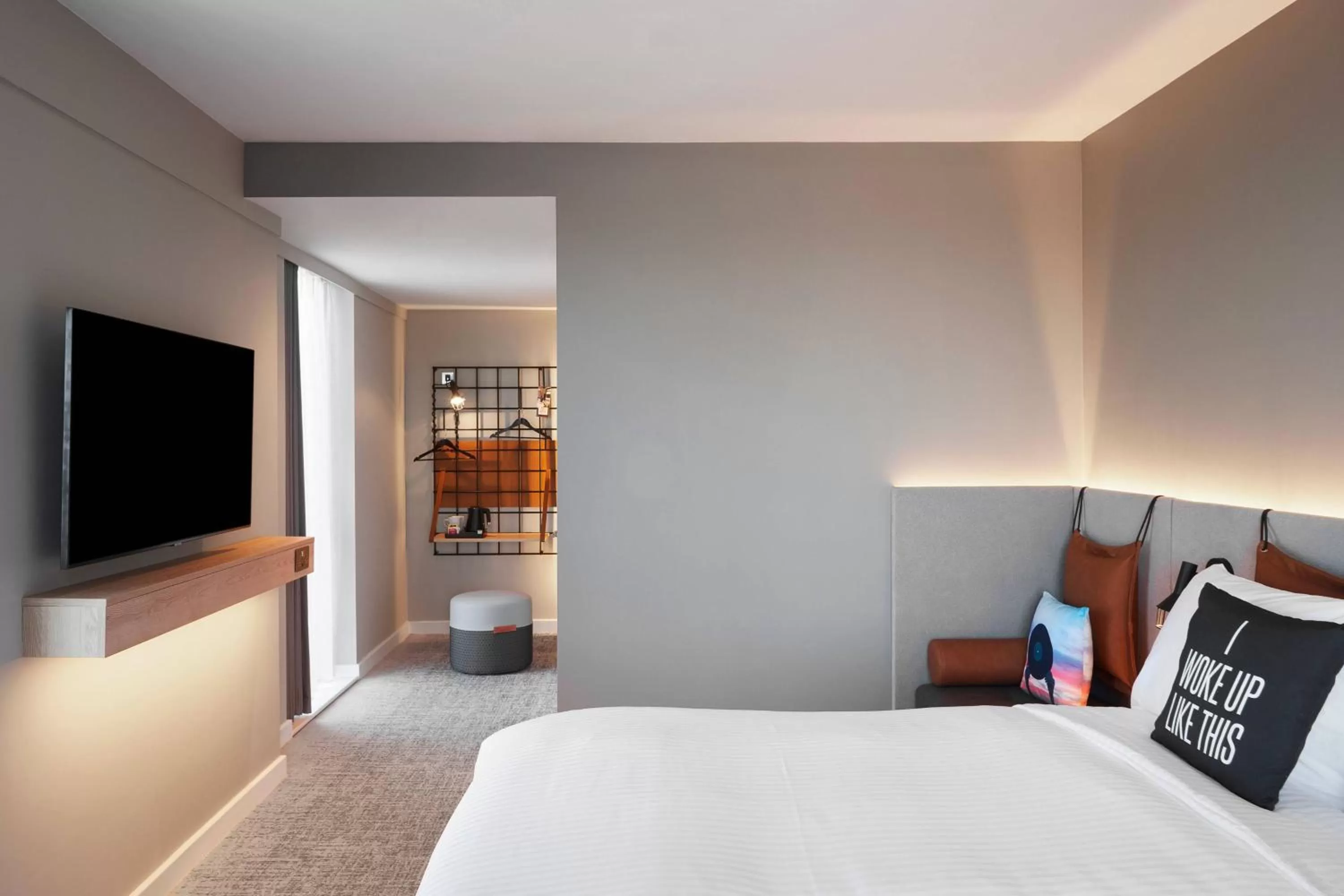 Photo of the whole room, Bed in Moxy Slough