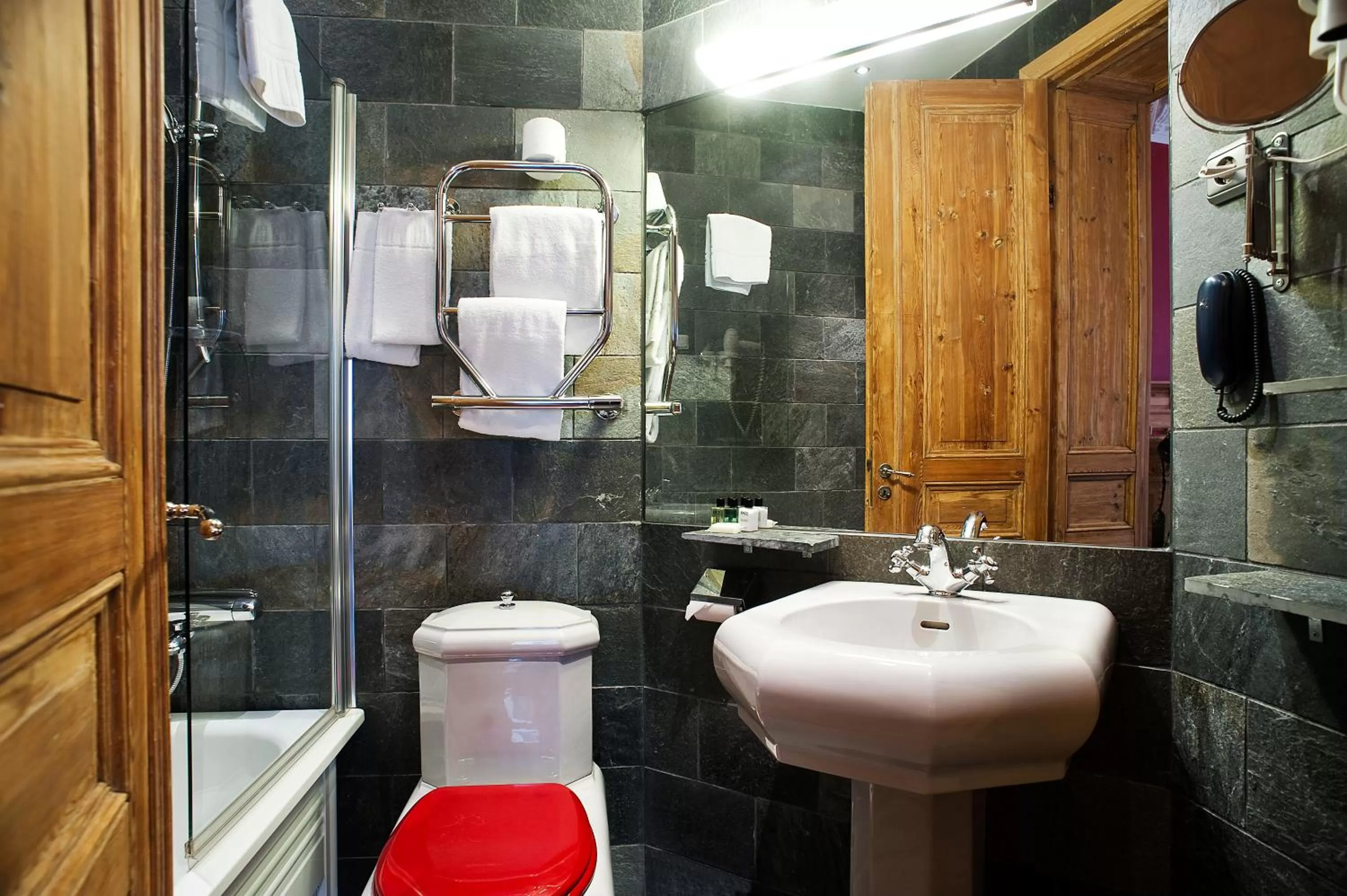 Toilet in Hotel Hellsten