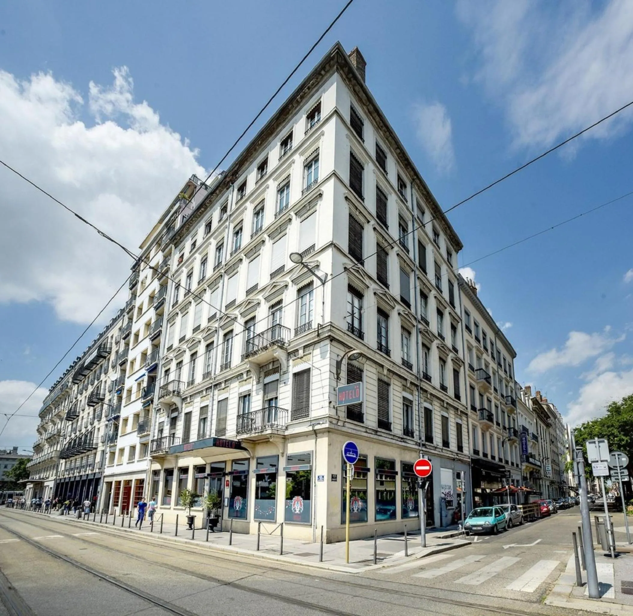 Facade/entrance in Hotelo Lyon Charité