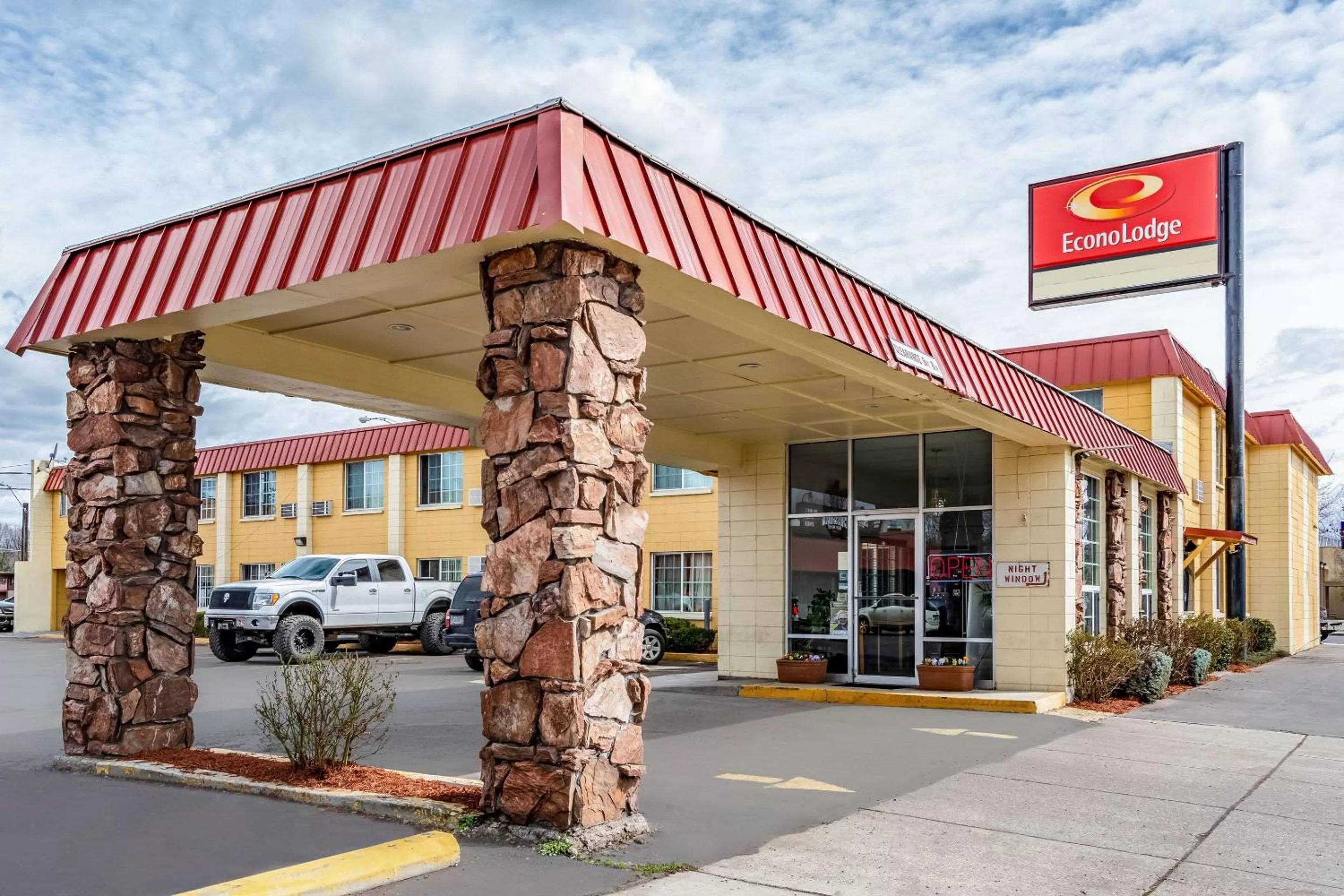 Property building in Econo Lodge Prineville