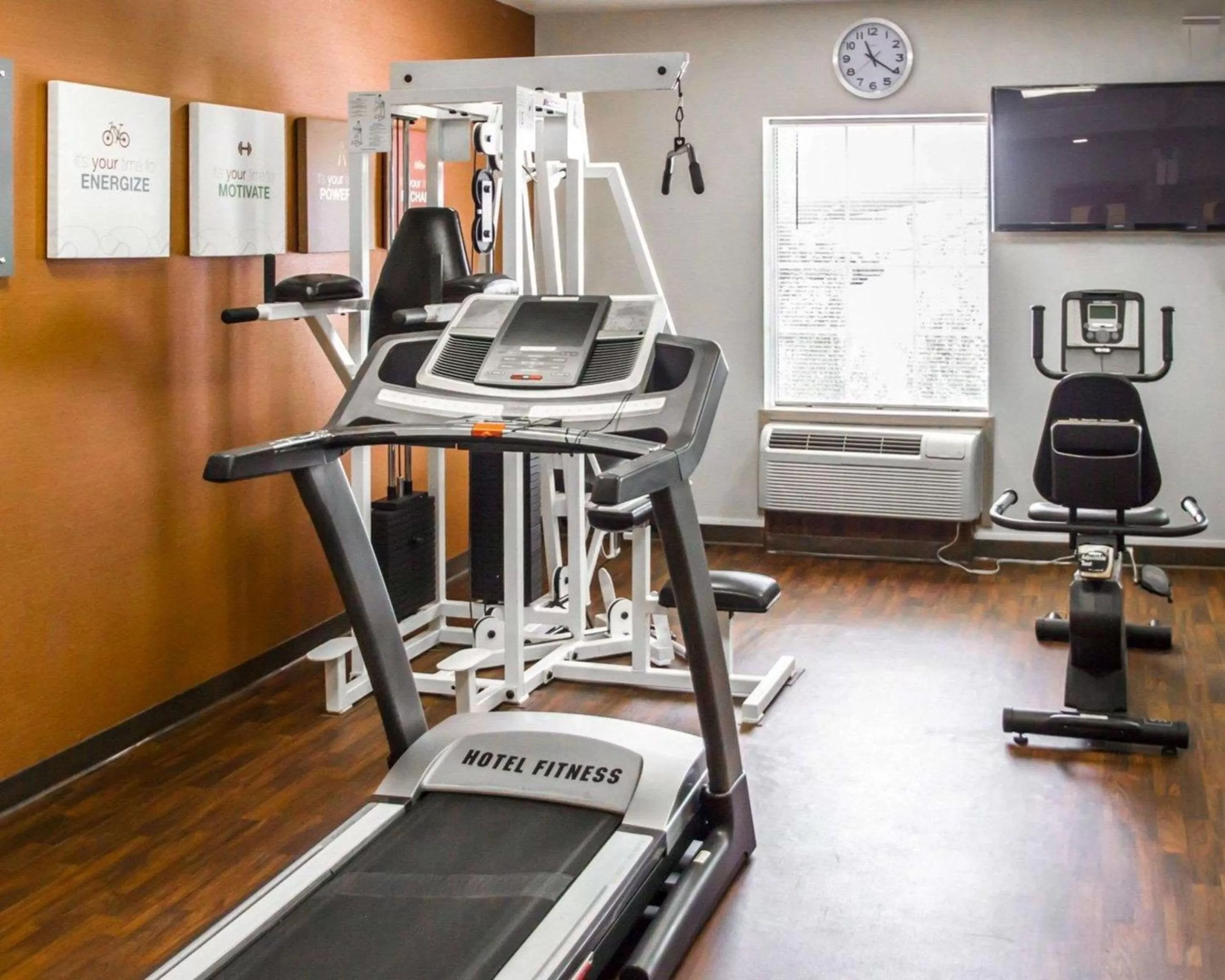 Fitness centre/facilities in Quality Suites NYC Gateway