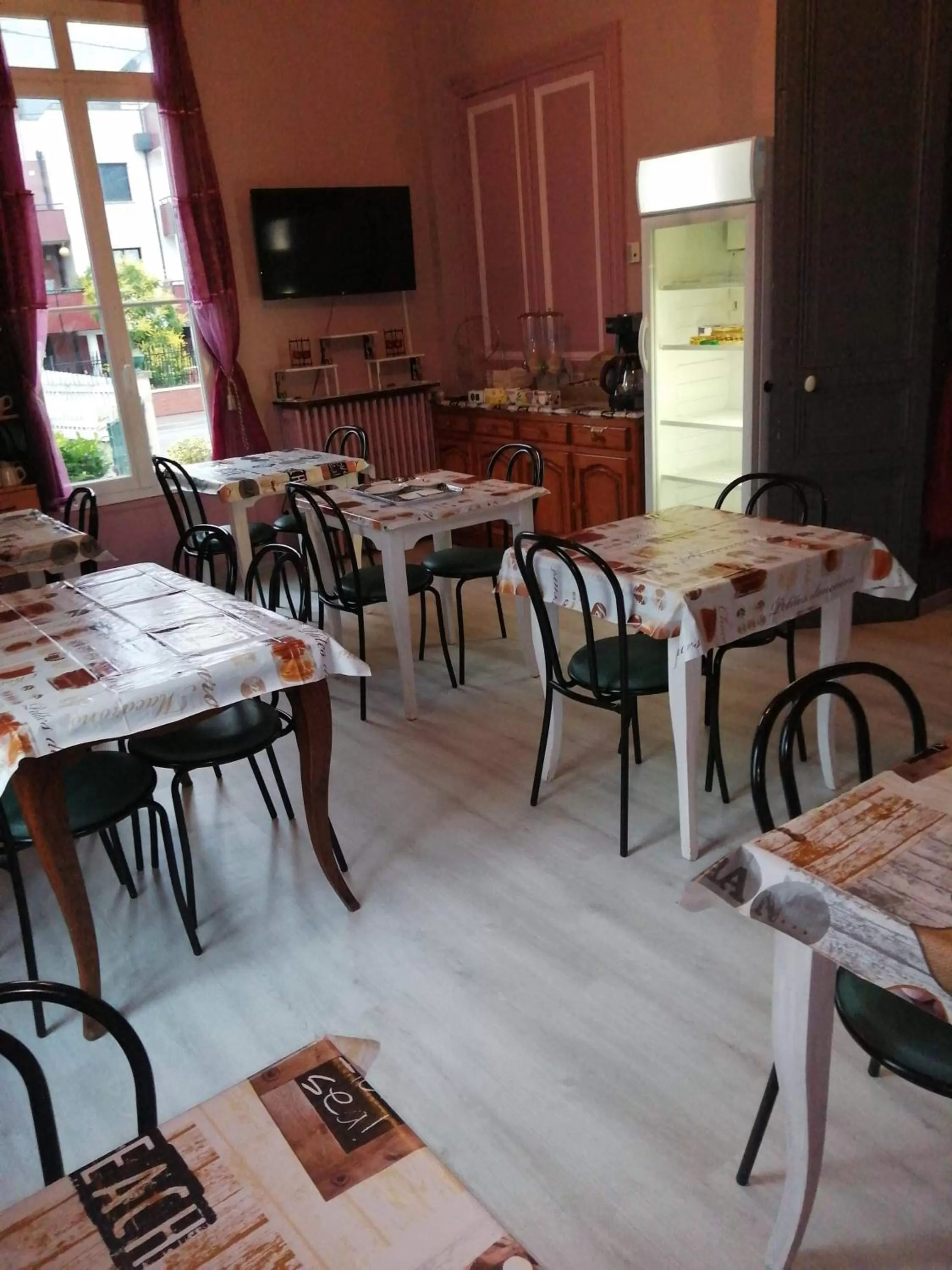 Restaurant/Places to Eat in Hotel du chateau blanc