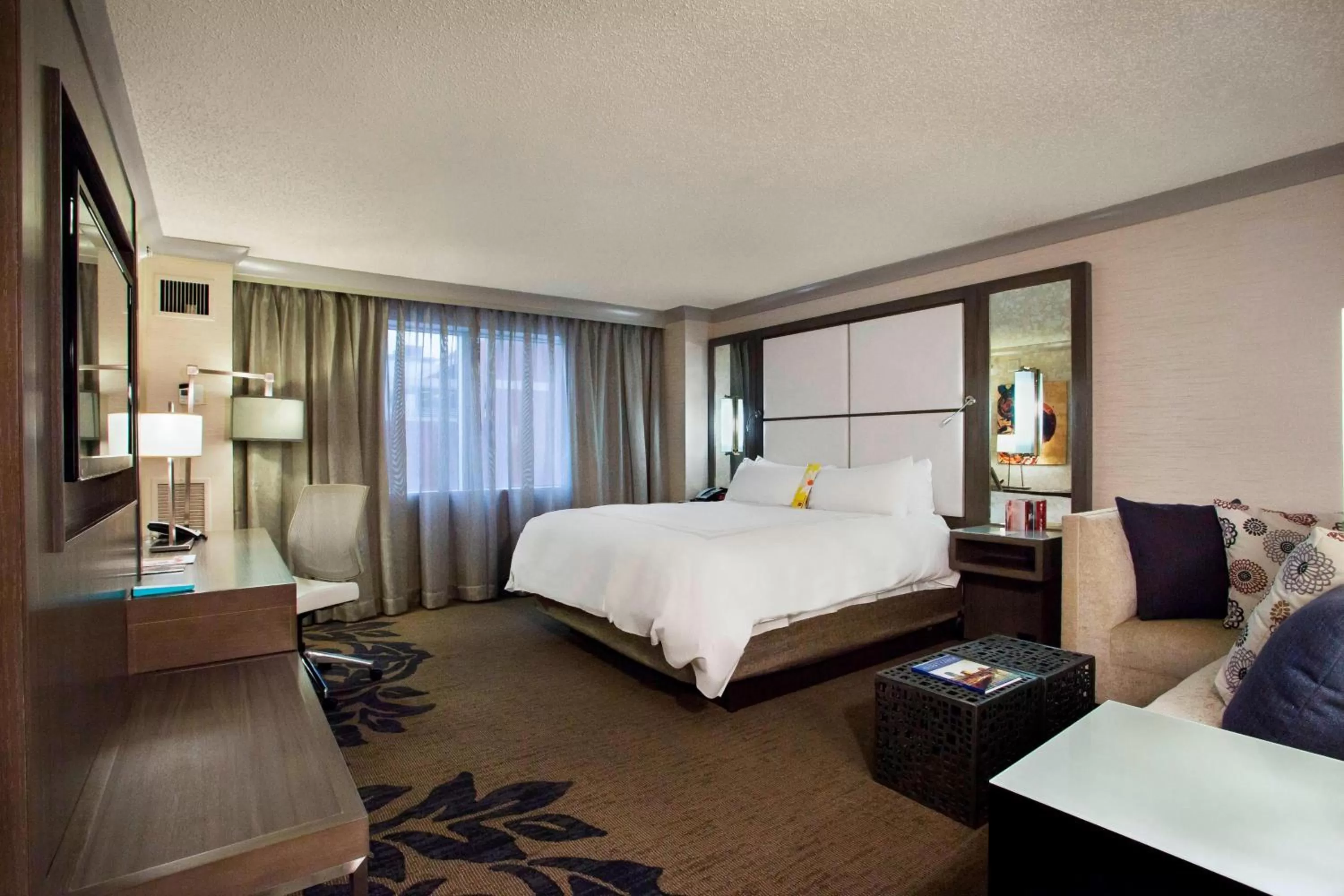 Photo of the whole room, Bed in Little Rock Marriott