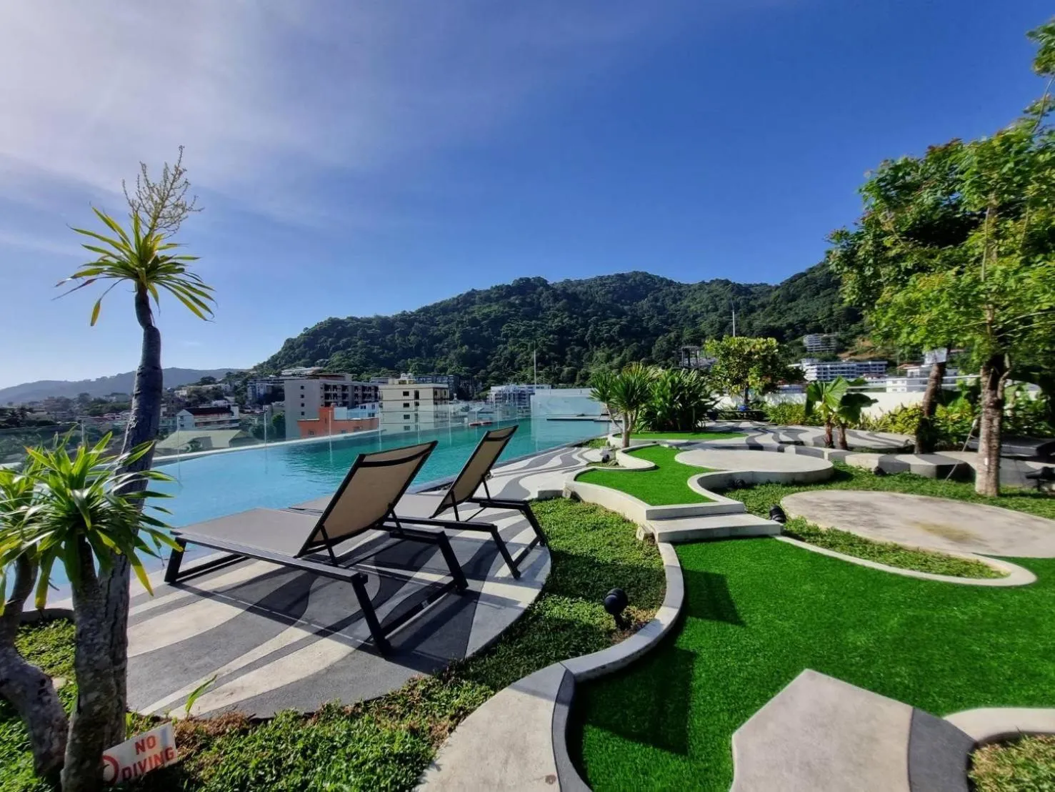 Swimming pool in Mercure Phuket Patong Journeyhub