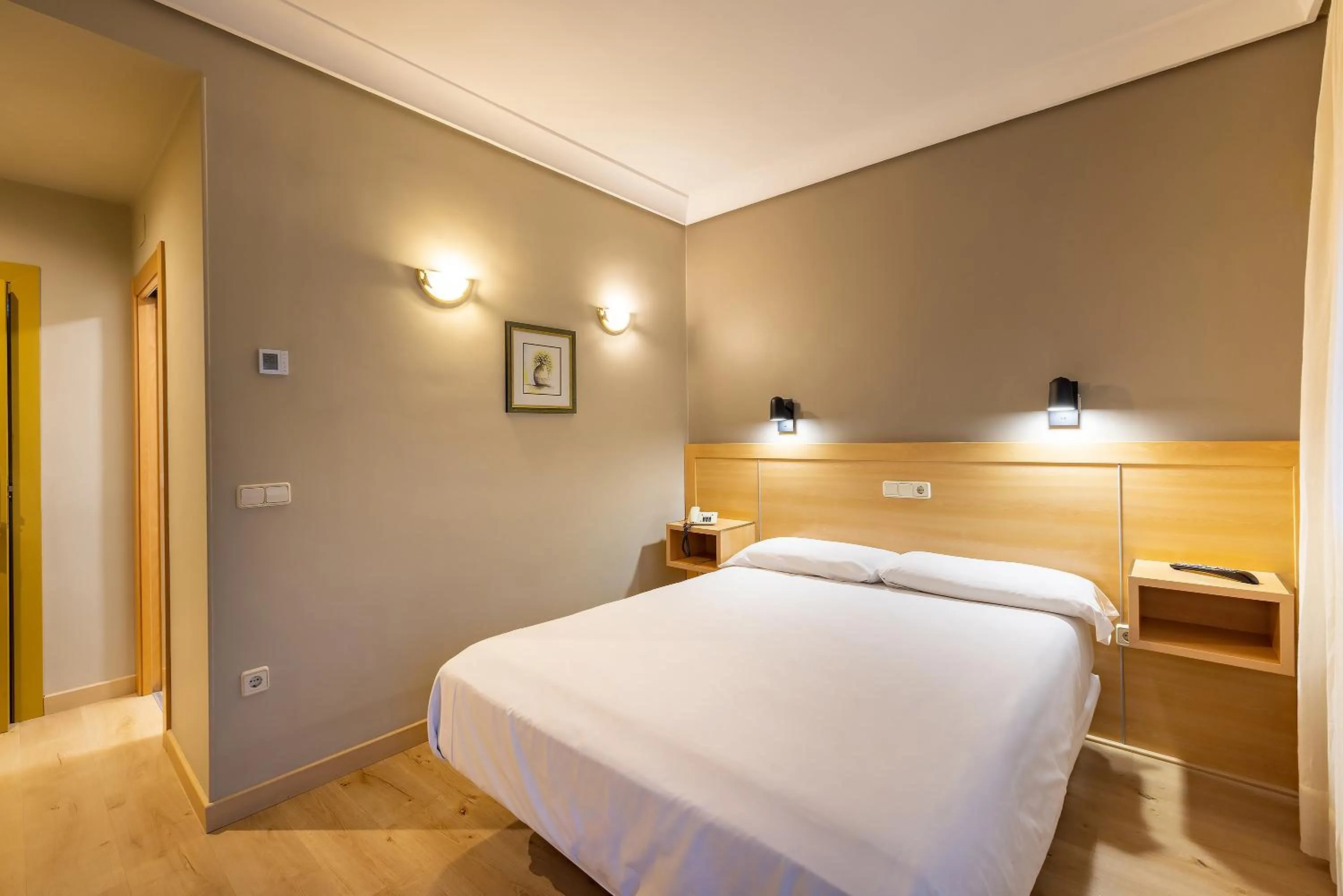 Property building, Bed in Hotel Santamaria