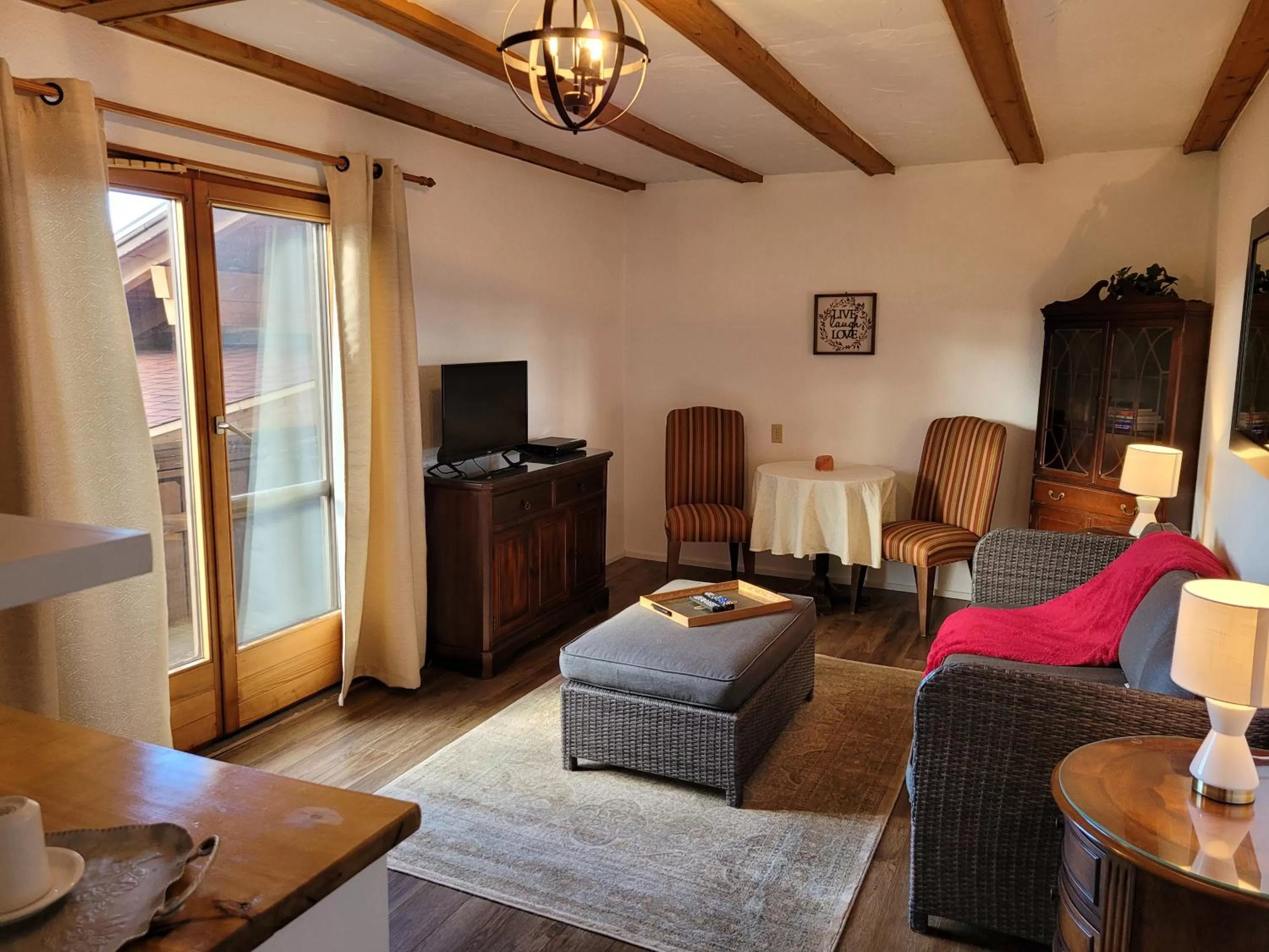 TV and multimedia, Seating Area in Edelweiss Inn Nova Scotia