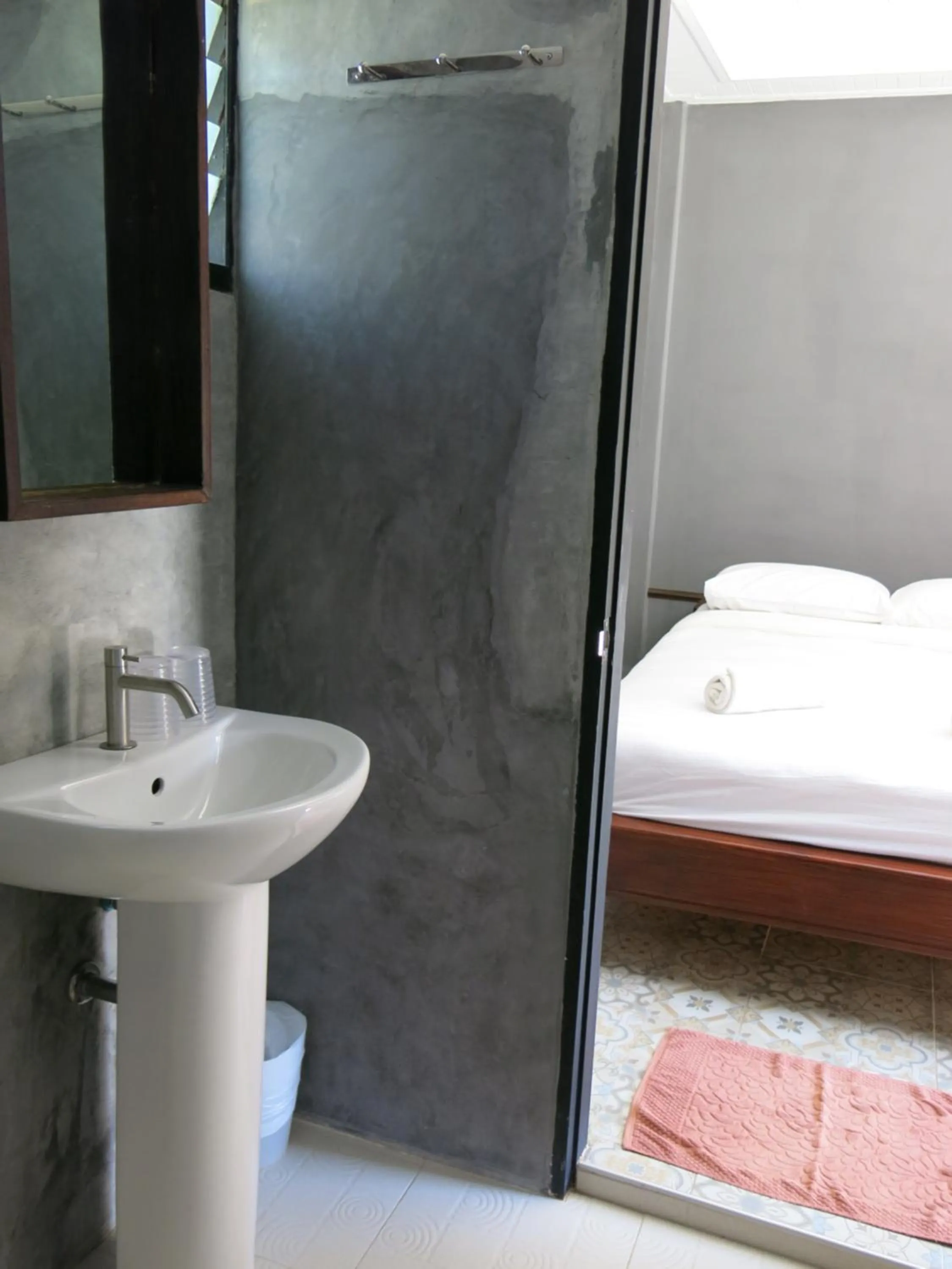 Bathroom, Bed in Bayview Resort