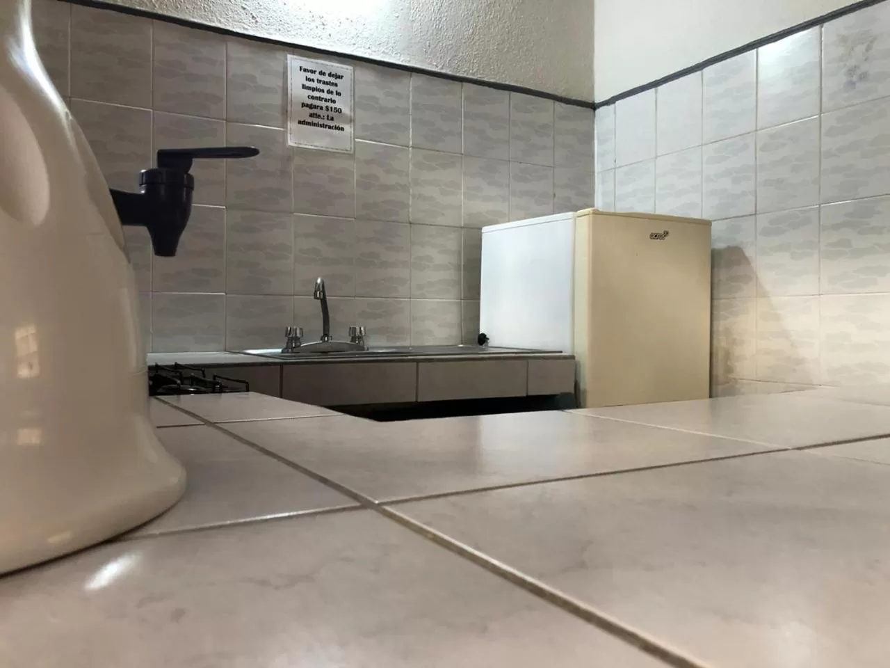 Kitchen or kitchenette, Bathroom in Bungalows Las Glorias