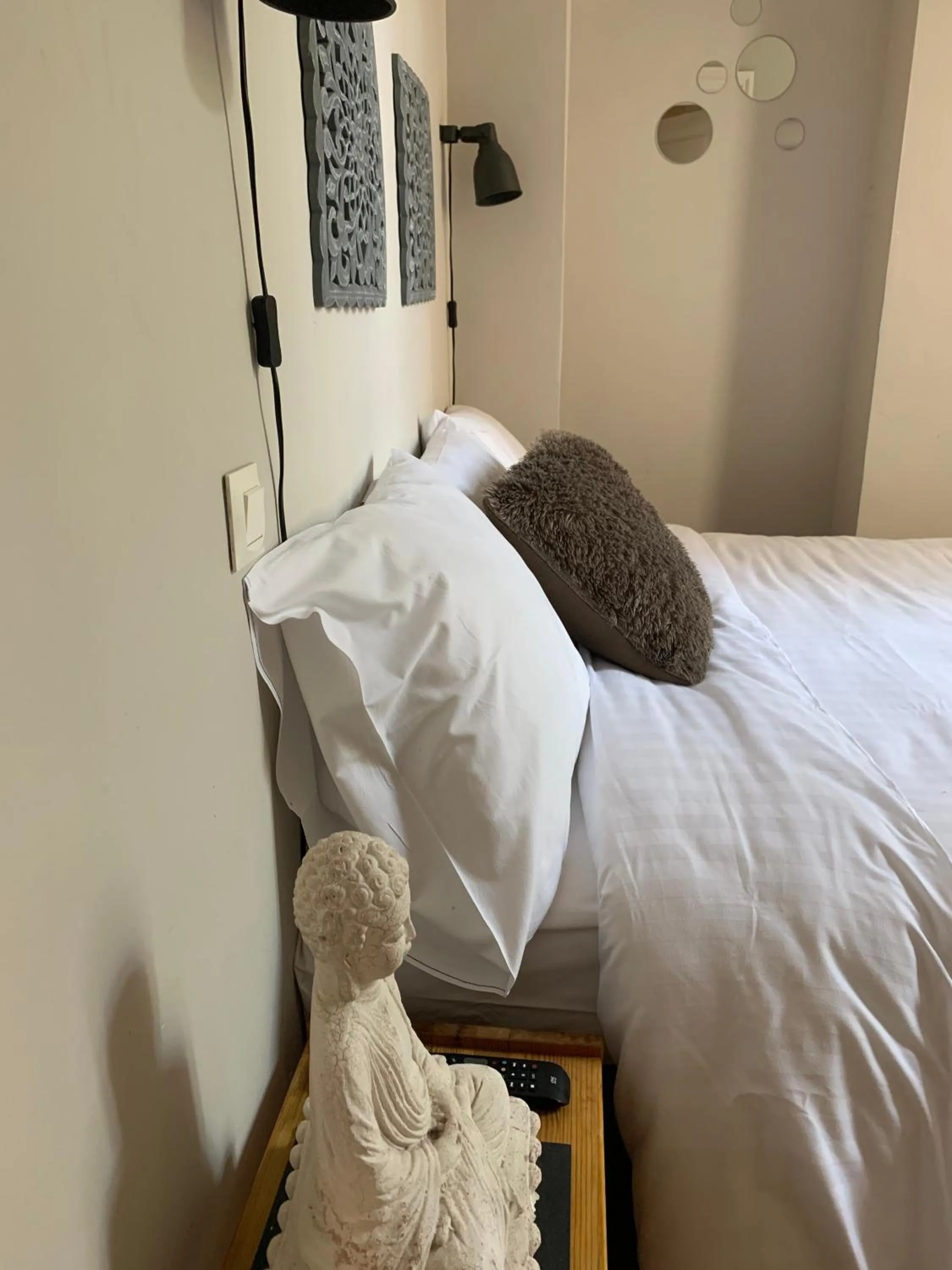 Bed in Hotel Du Parlement