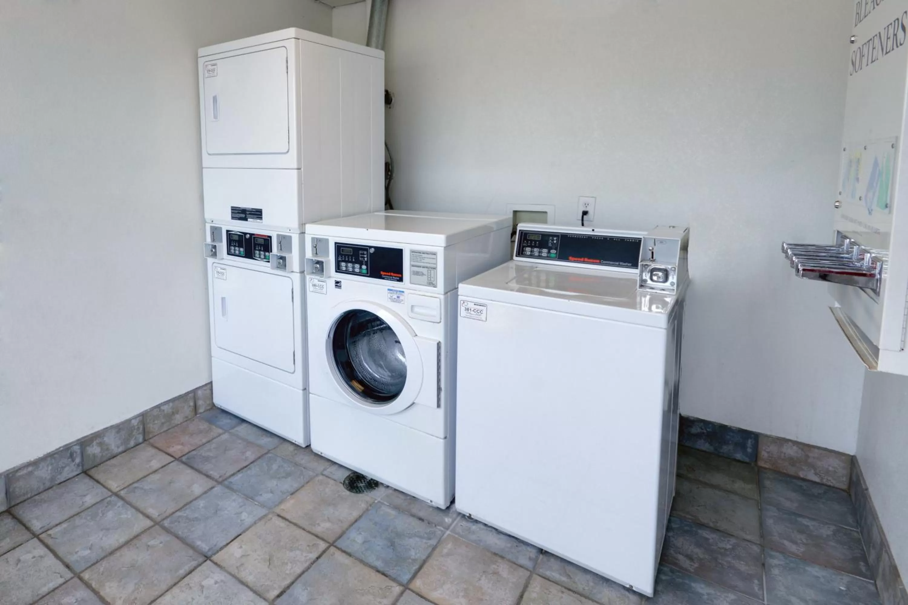laundry in Motel 6-Webster, TX - Houston - Nasa Lake