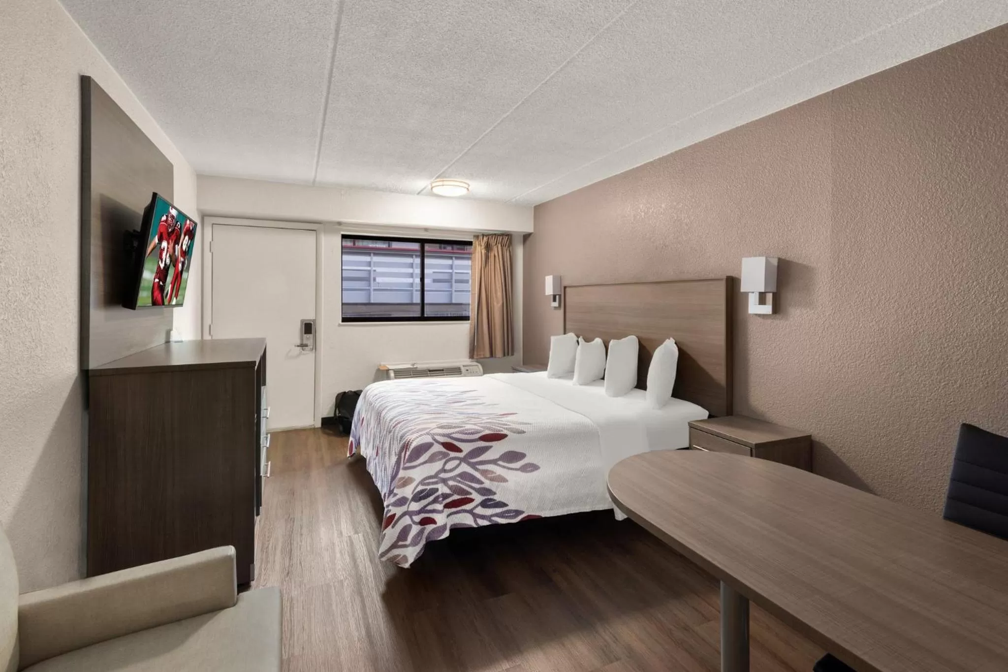 Bedroom, Bed in Red Roof Inn Binghamton - Johnson City