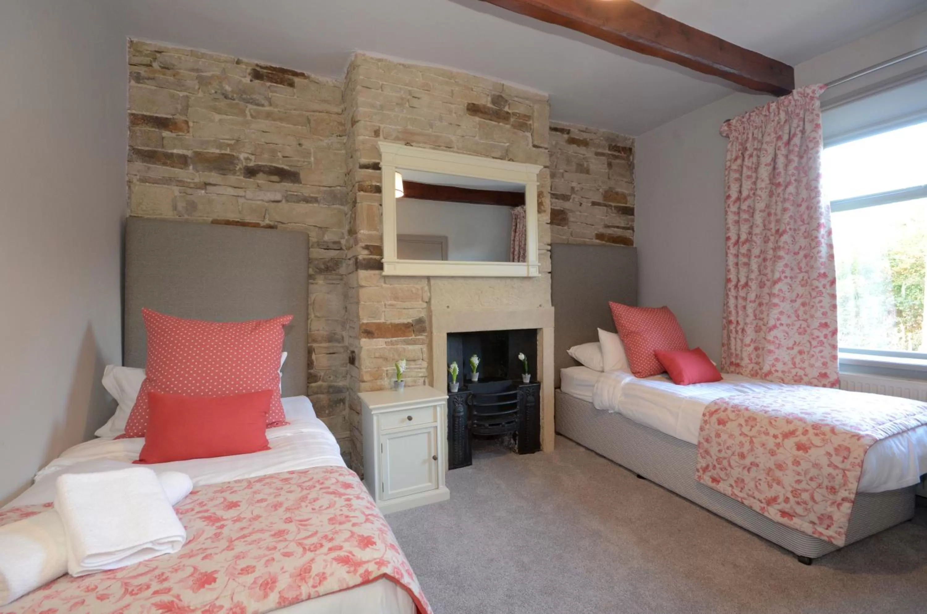 Bedroom, Bed in The Alma Inn