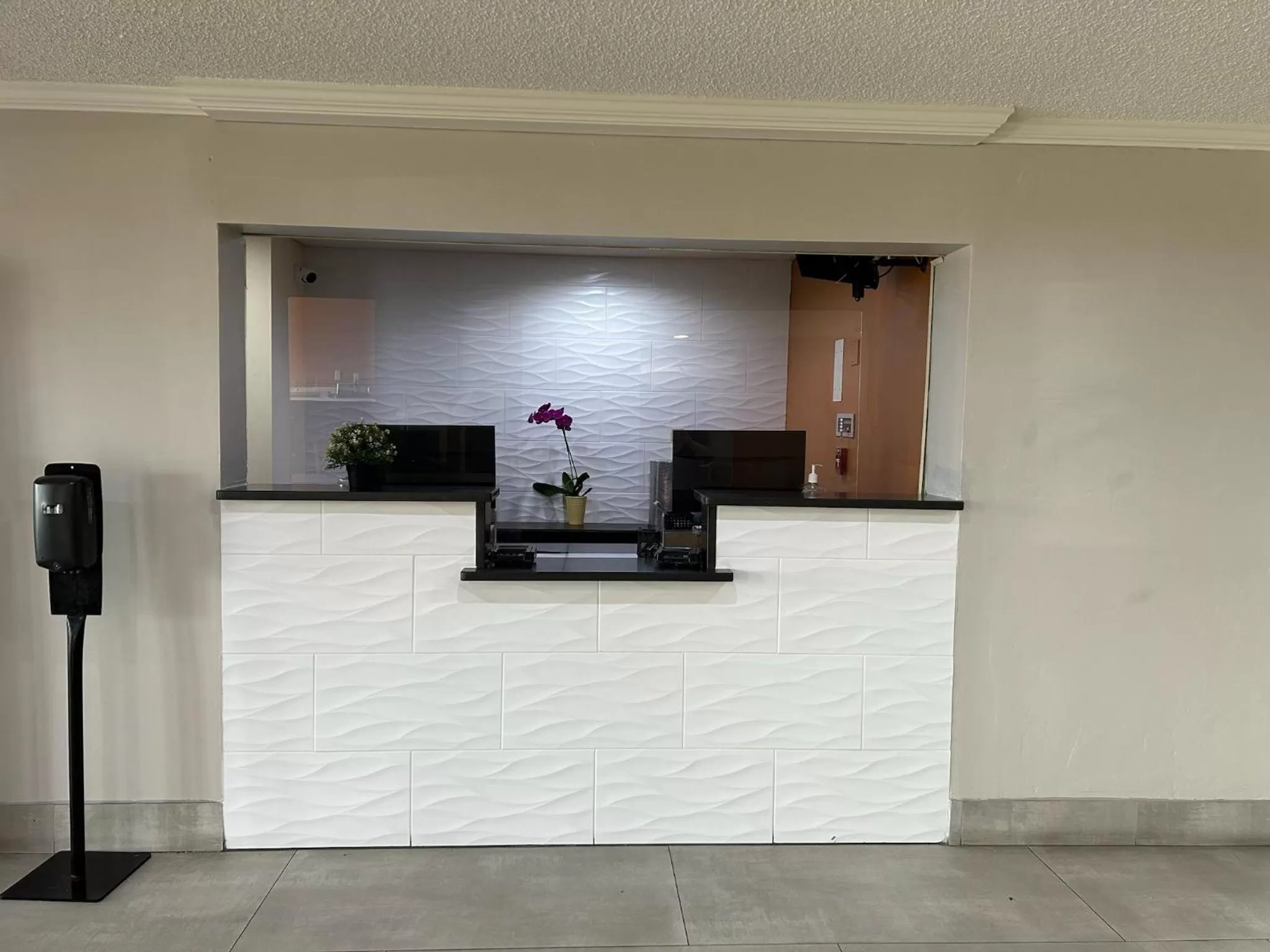 Lobby or reception in La Quinta by Wyndham Orlando South