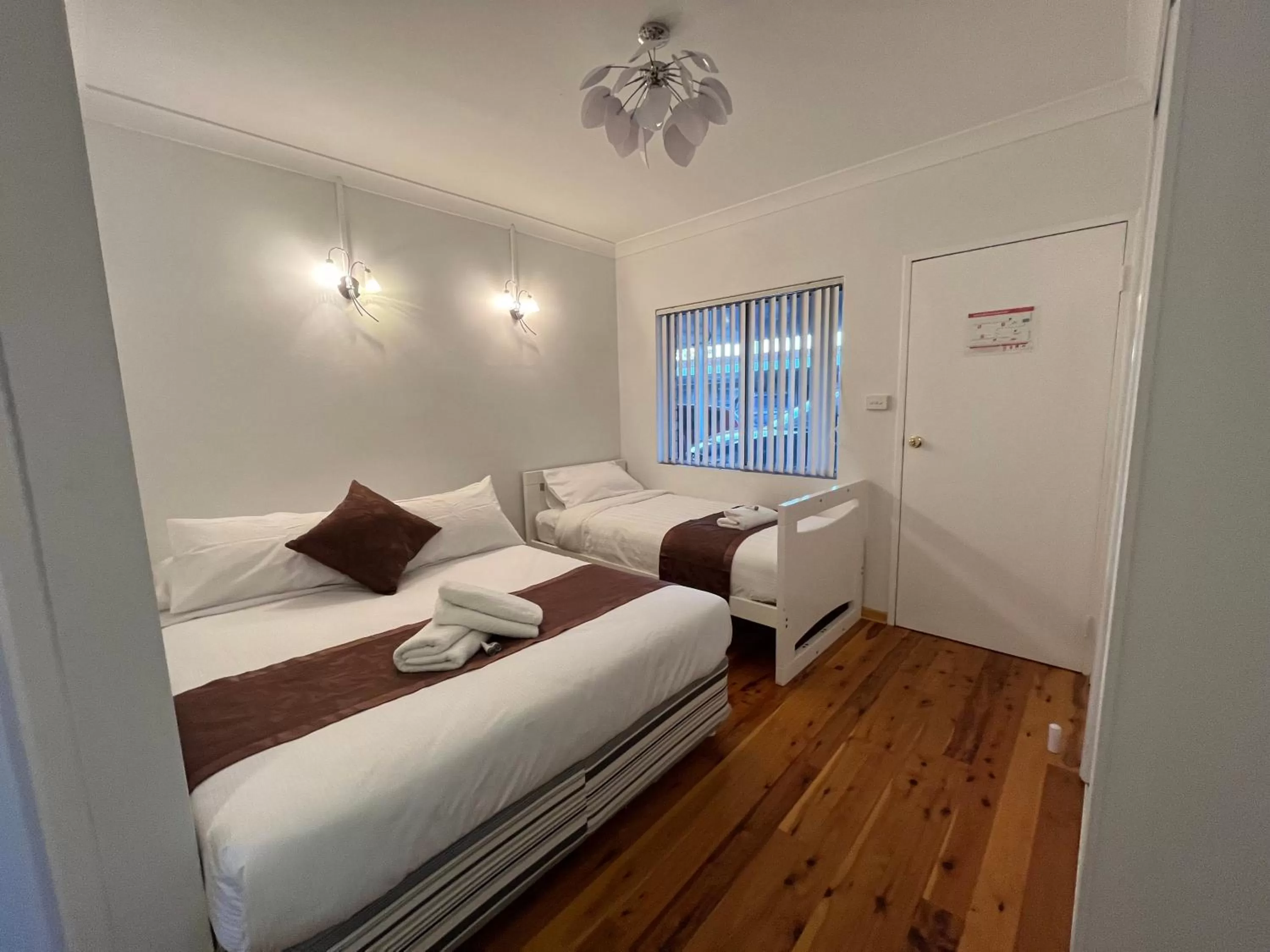 Bed in Baths Motel Moree