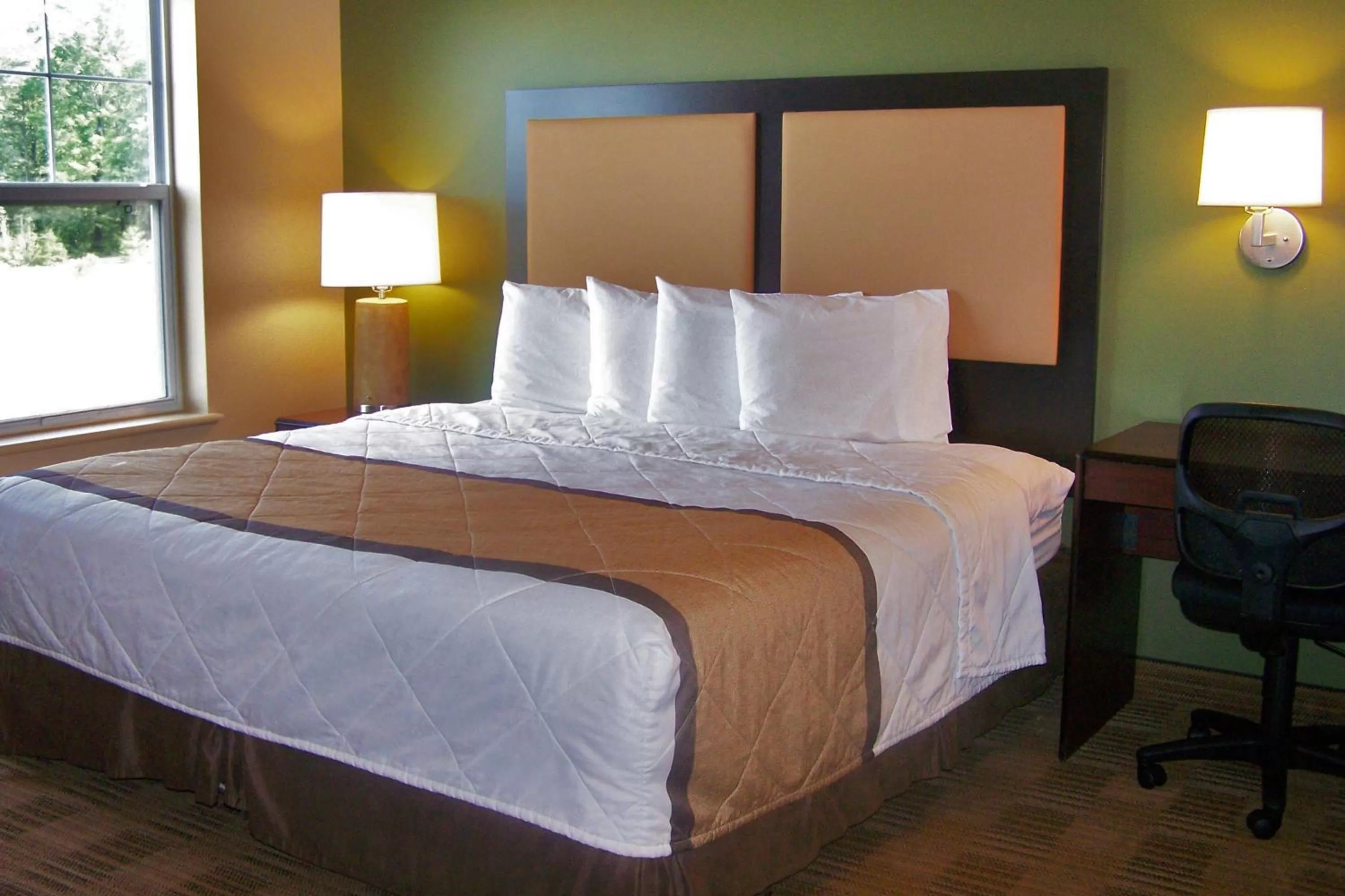 Bed in Extended Stay America Suites - Atlanta - Alpharetta - Northpoint - West