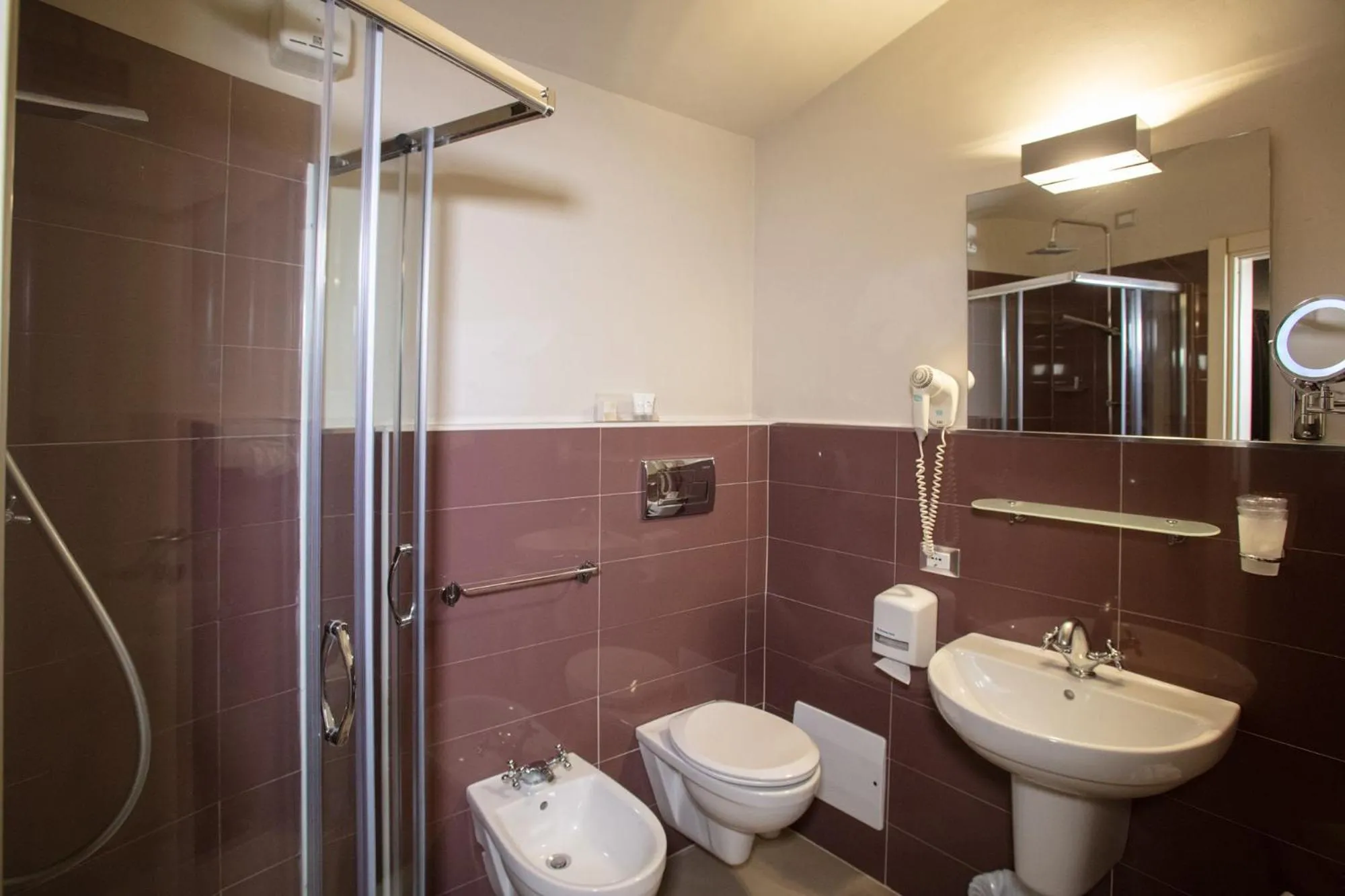 Shower in La Bastiglia