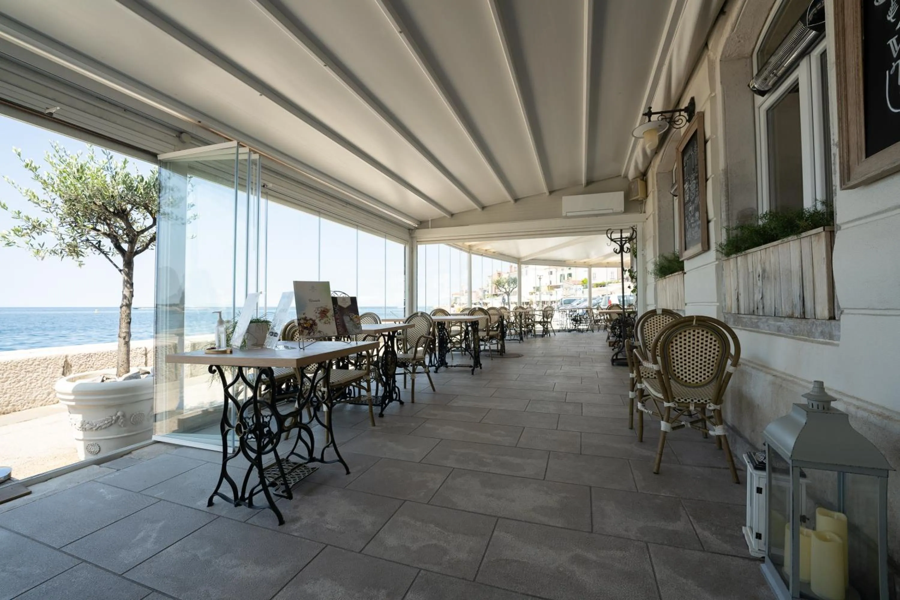 Restaurant/places to eat in Hotel Piran