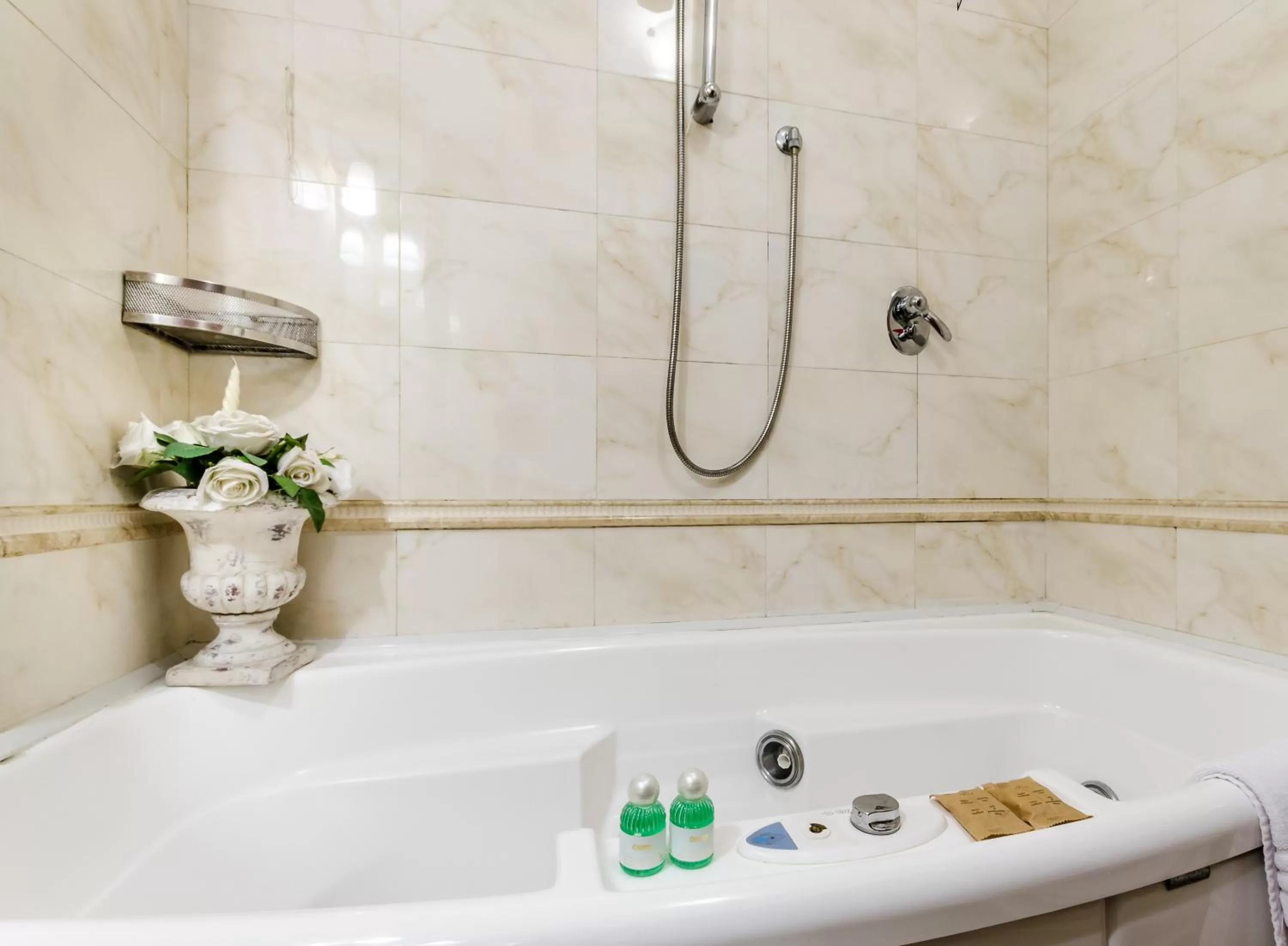 Bathroom in Luxury Rooms H 2000 Roma