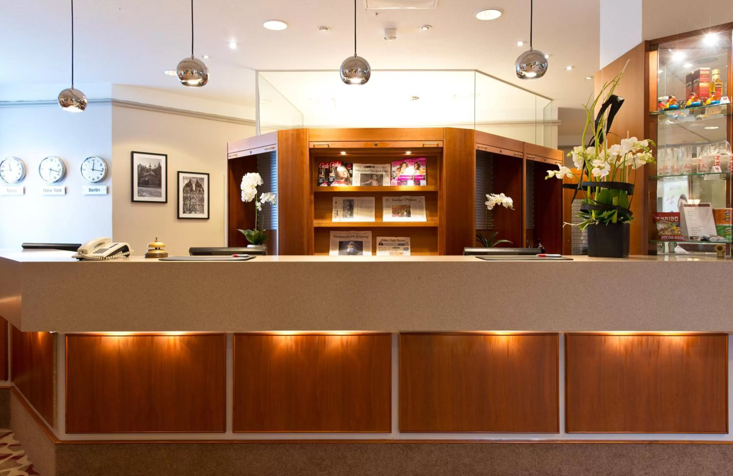 Lobby or reception in Leonardo Hotel Köln