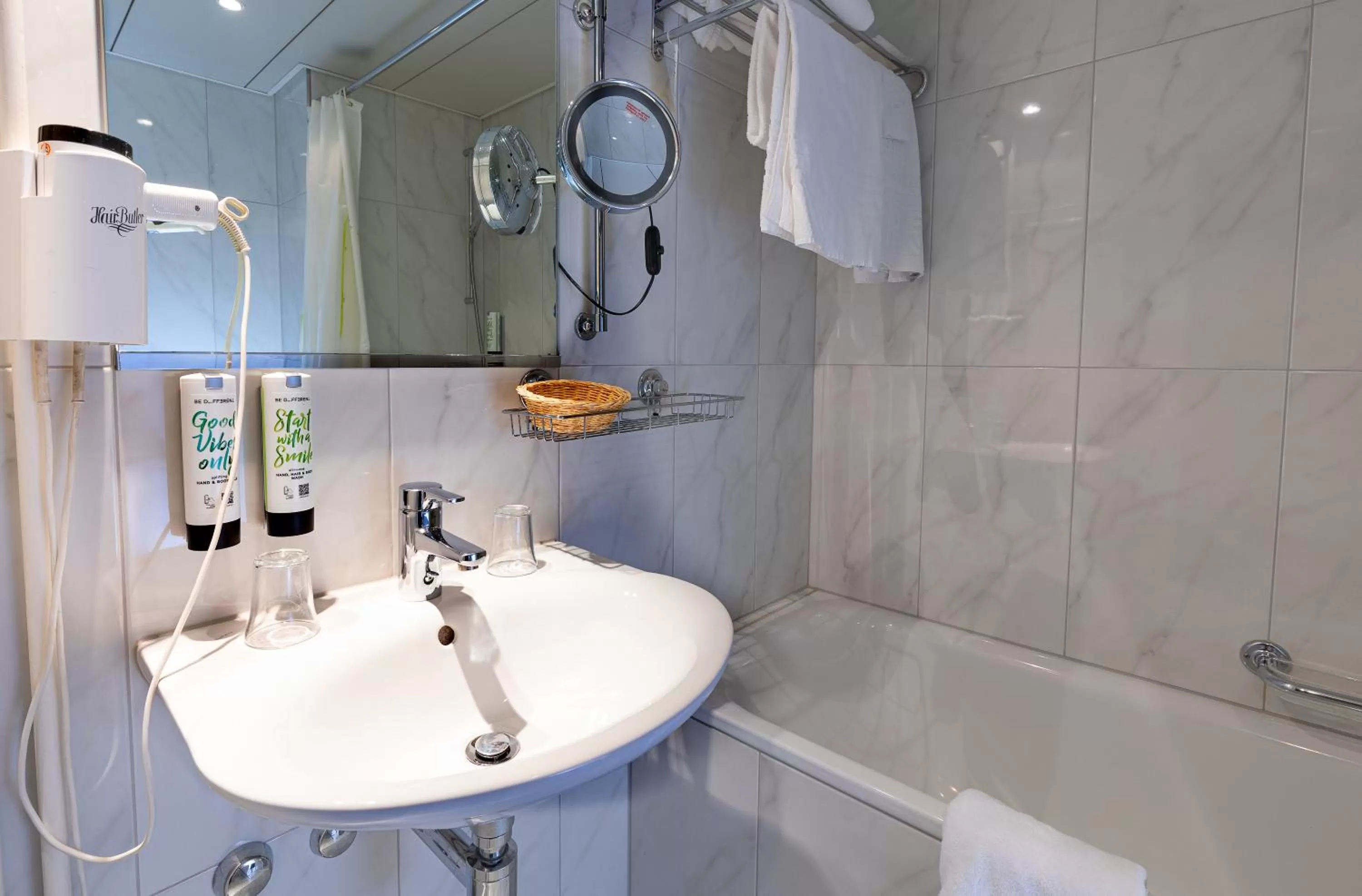 Single Room with Bath - single occupancy in Hotel Linde - 24h Self Check-in