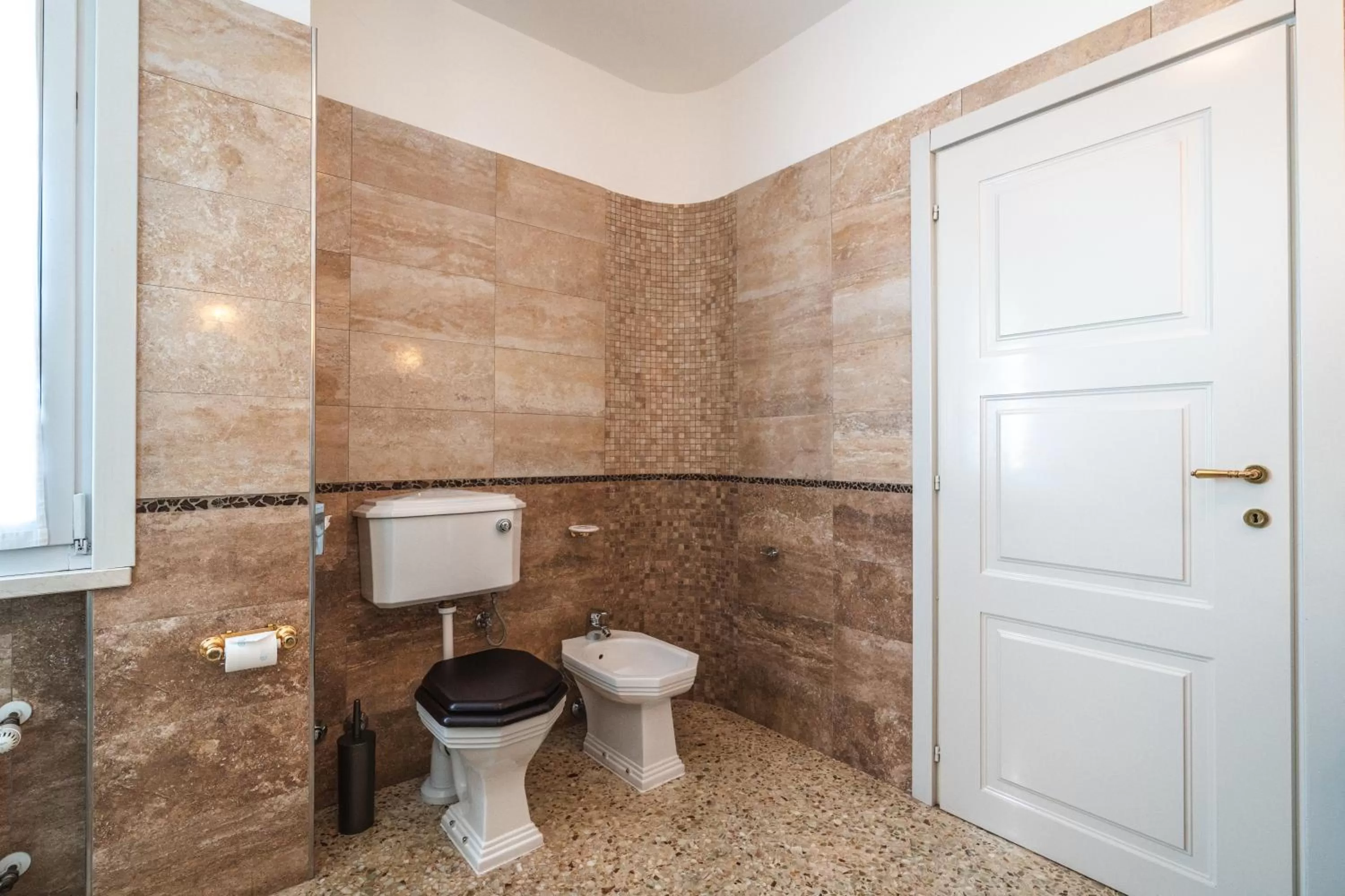 Toilet in Villa Noctis