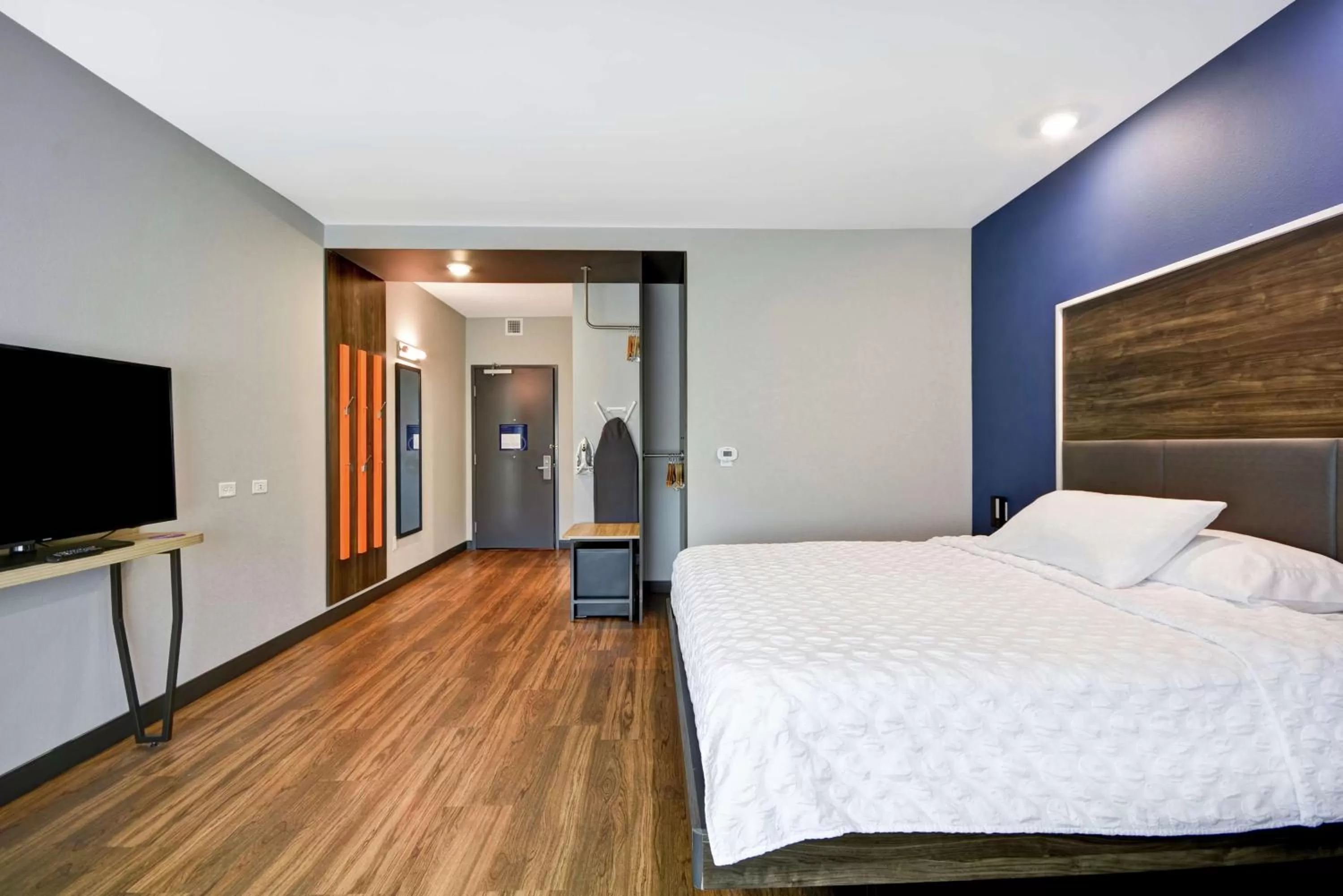 Photo of the whole room, Bed in Tru By Hilton Sumter