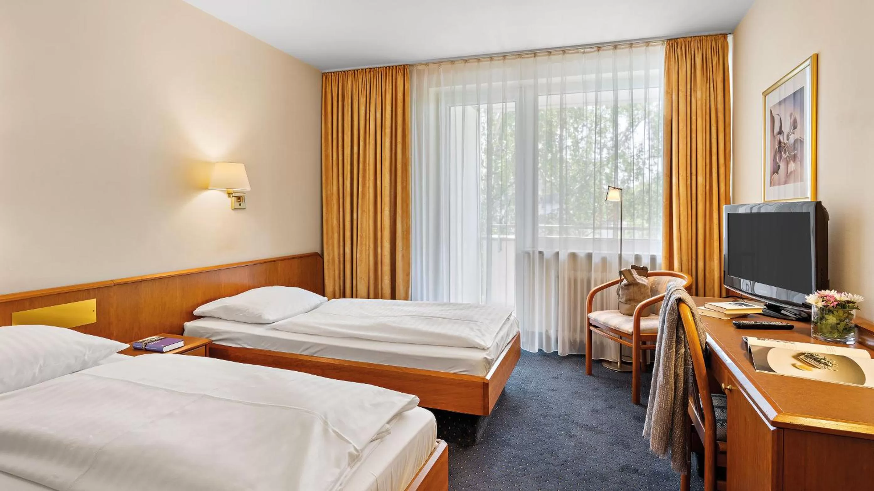 Bedroom, Bed in Styles Hotel Unterföhring