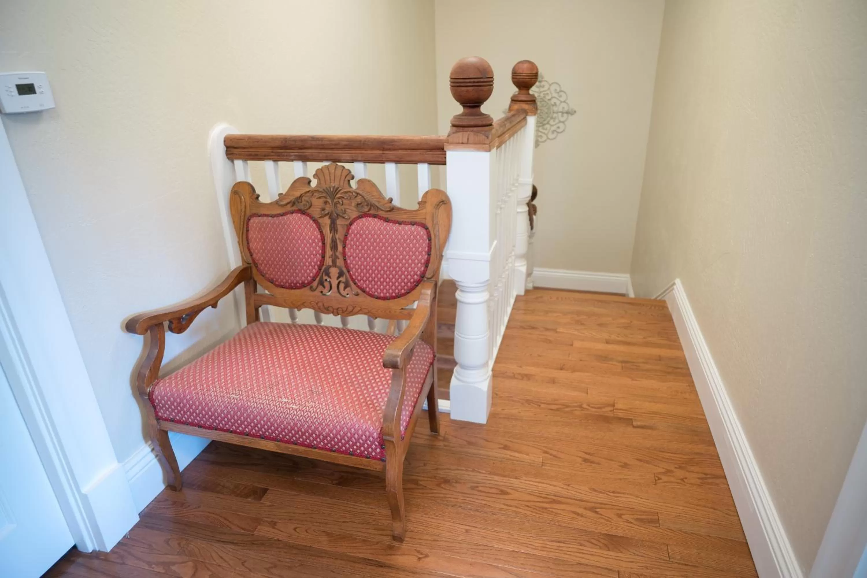 Seating area, Bed in Poppy Sister Inn