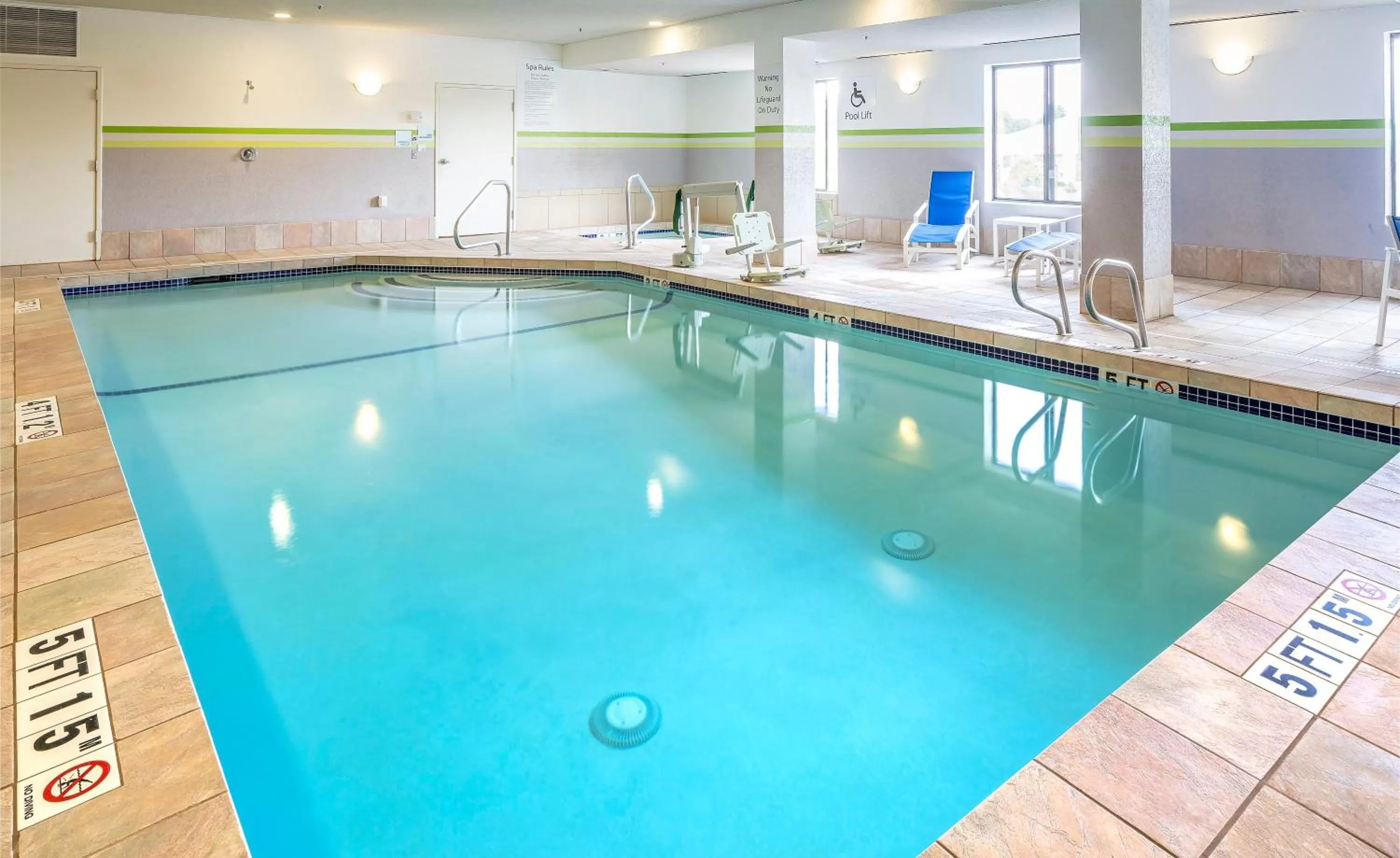Swimming pool in Holiday Inn Express Hotel & Suites Manchester - Airport by IHG