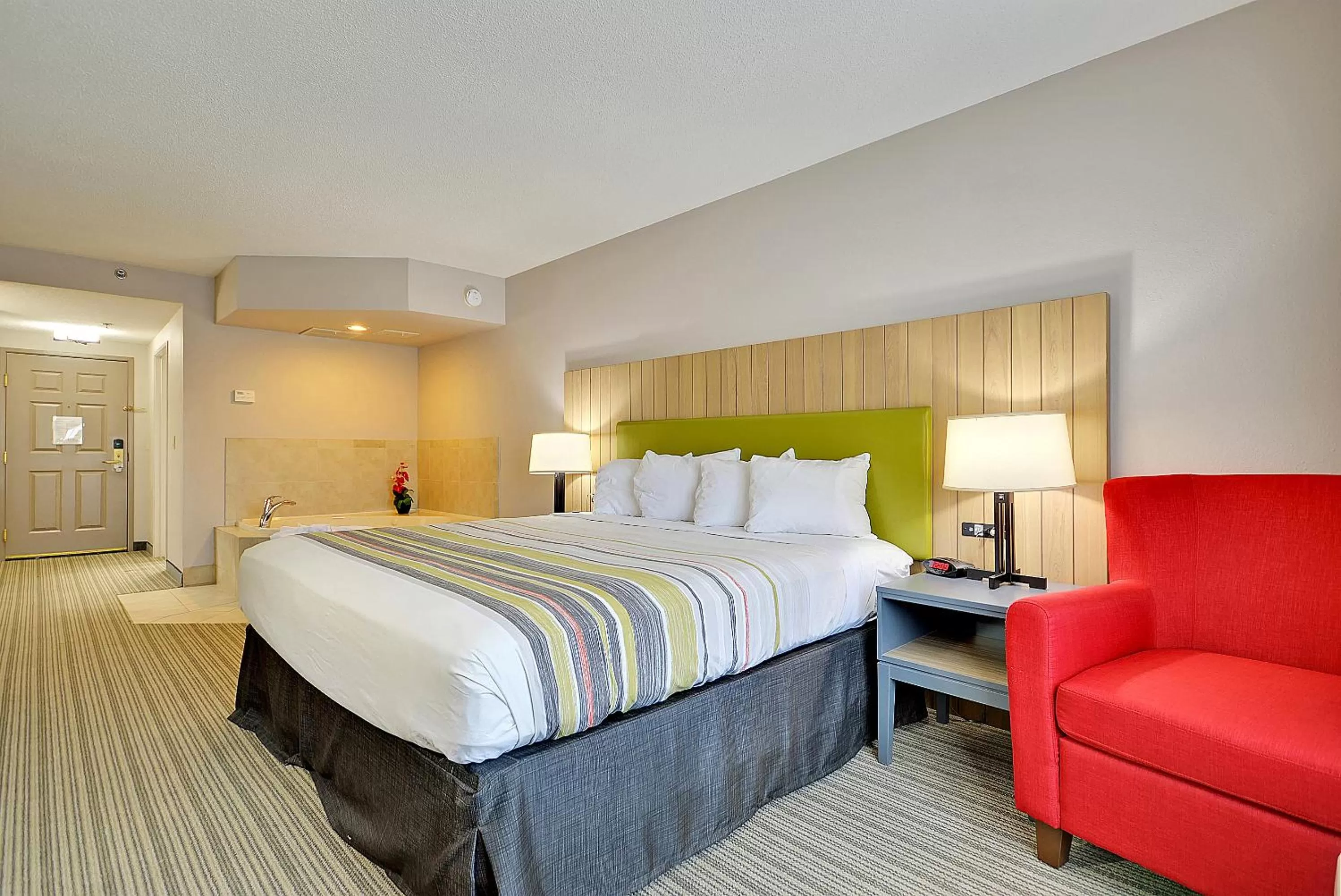 Photo of the whole room, Bed in Country Inn & Suites By Radisson, Charleston North, SC
