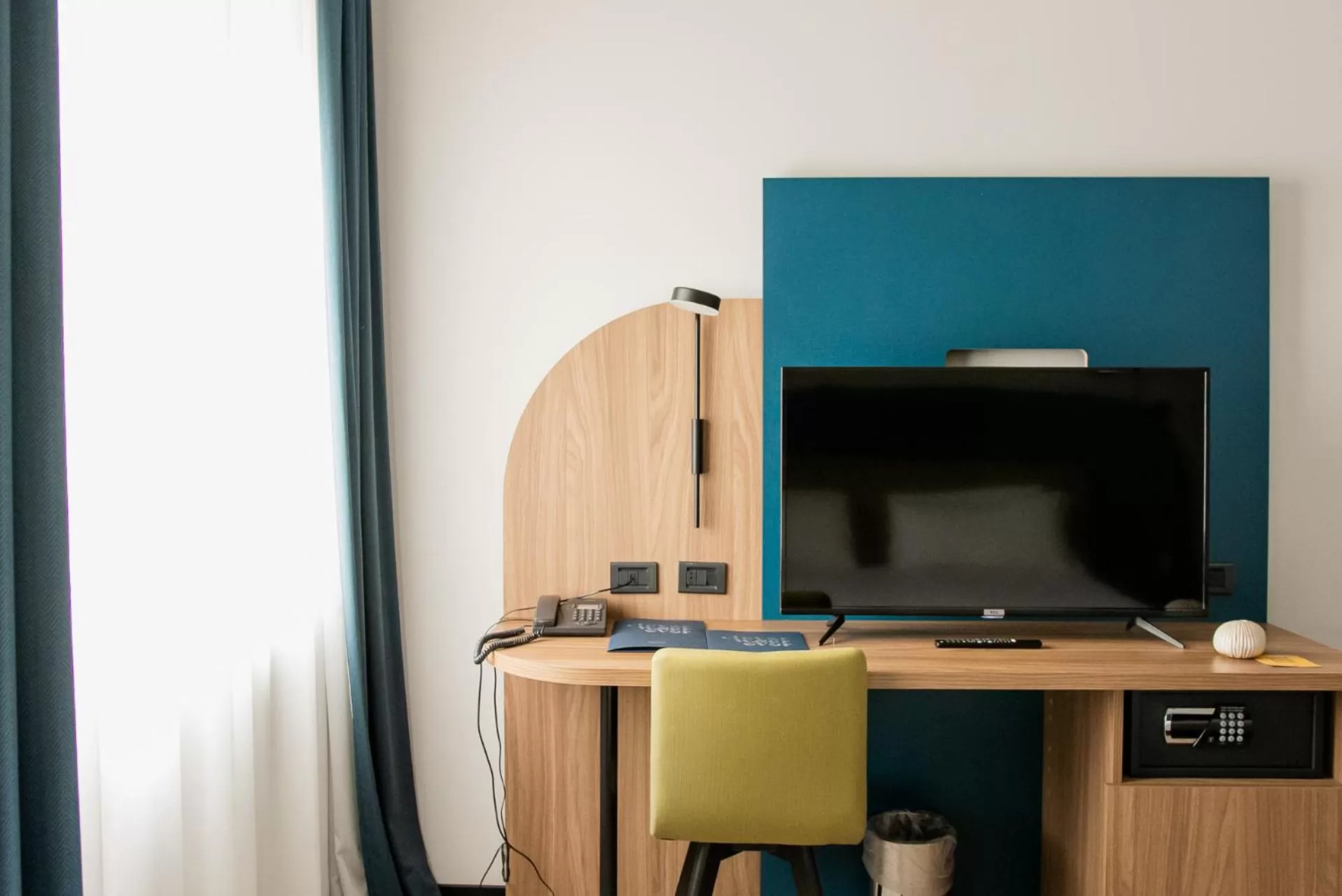 TV and multimedia in Belstay Roma Aurelia