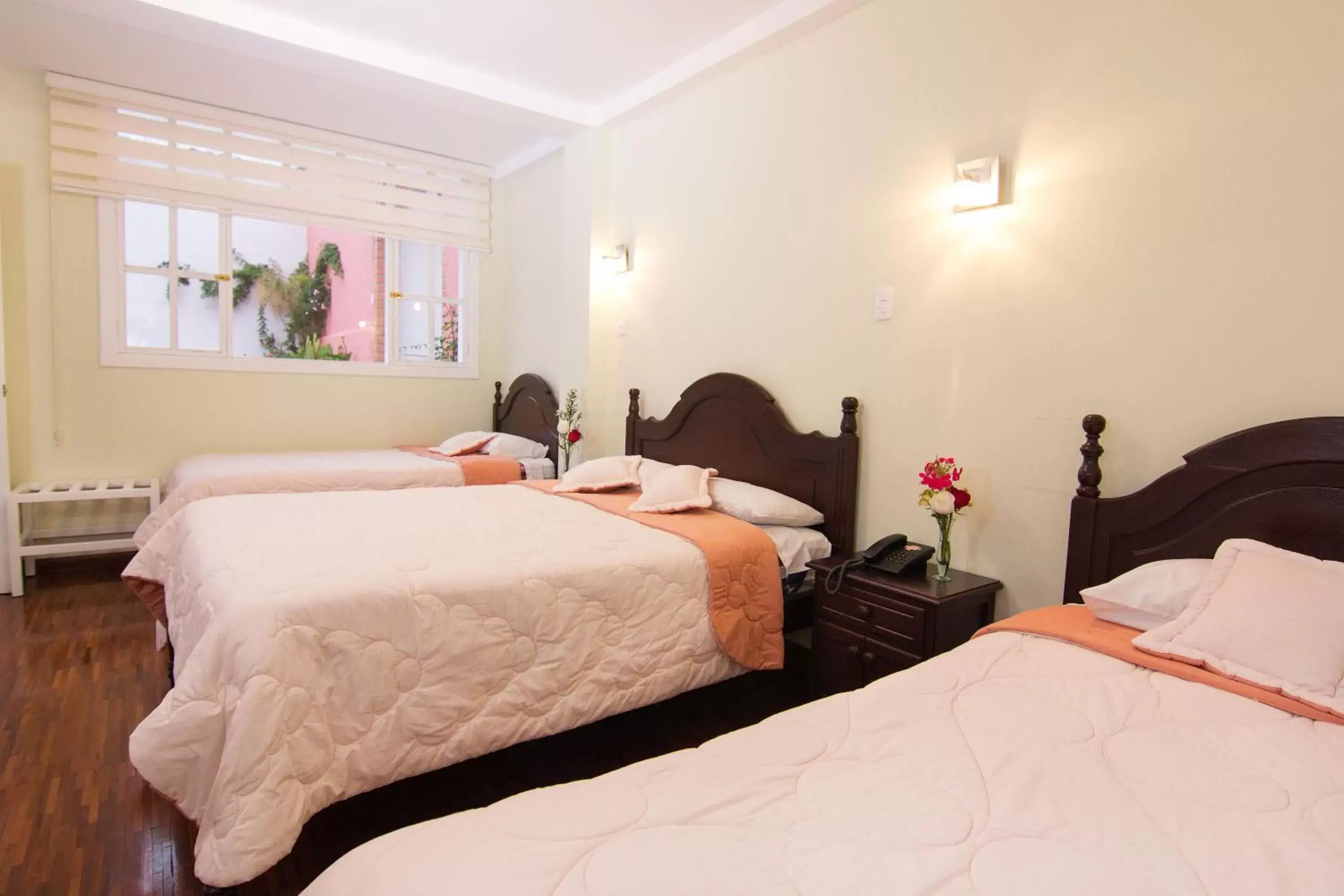 Standard Triple Room in Hotel Europa Standard Triple Room in Hotel Europa