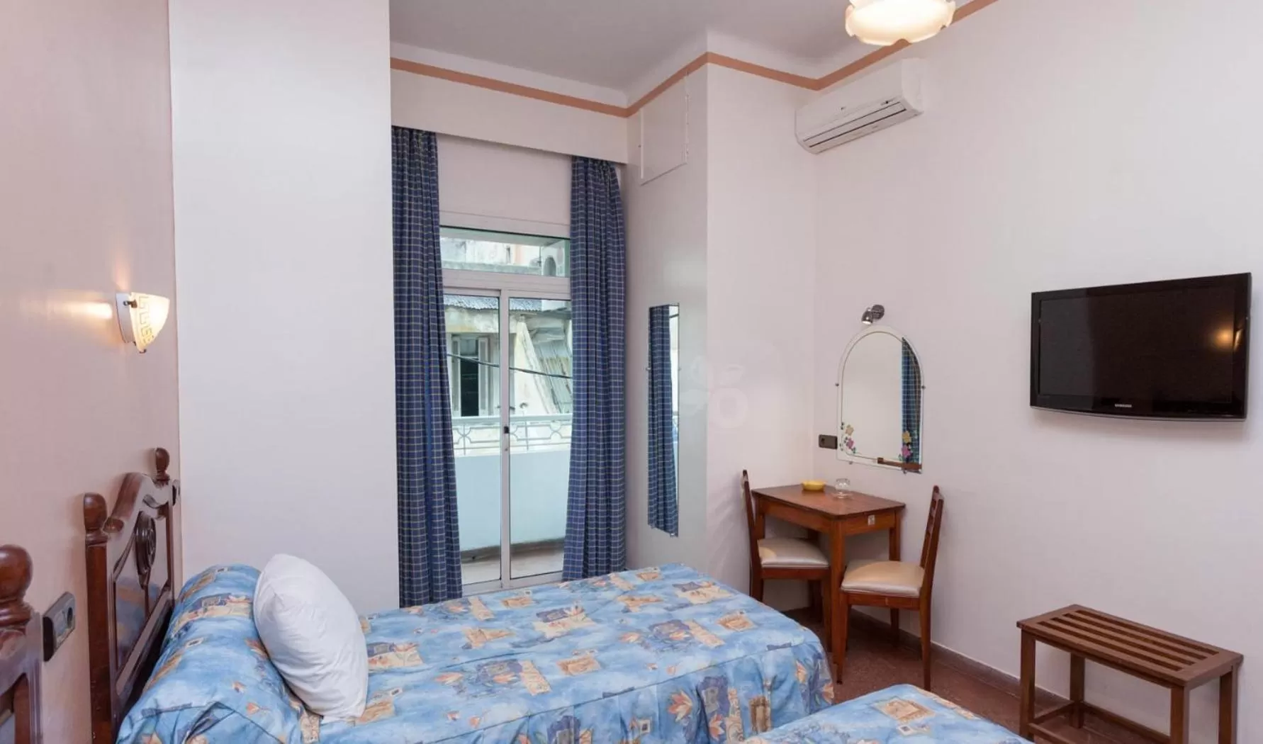 Bedroom, Bed in Hôtel Astrid