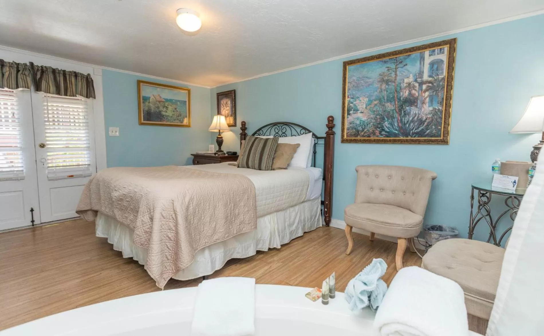 Queen Room with Balcony - Casa De Solana in Casa De Solana & Victorian House Bed and Breakfast