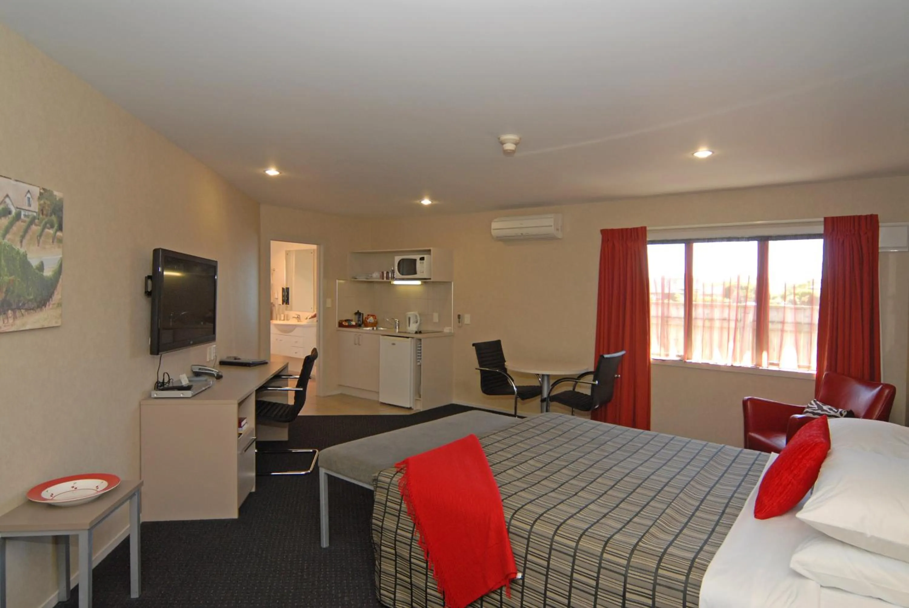 Day, Bed in Omahu Motor Lodge