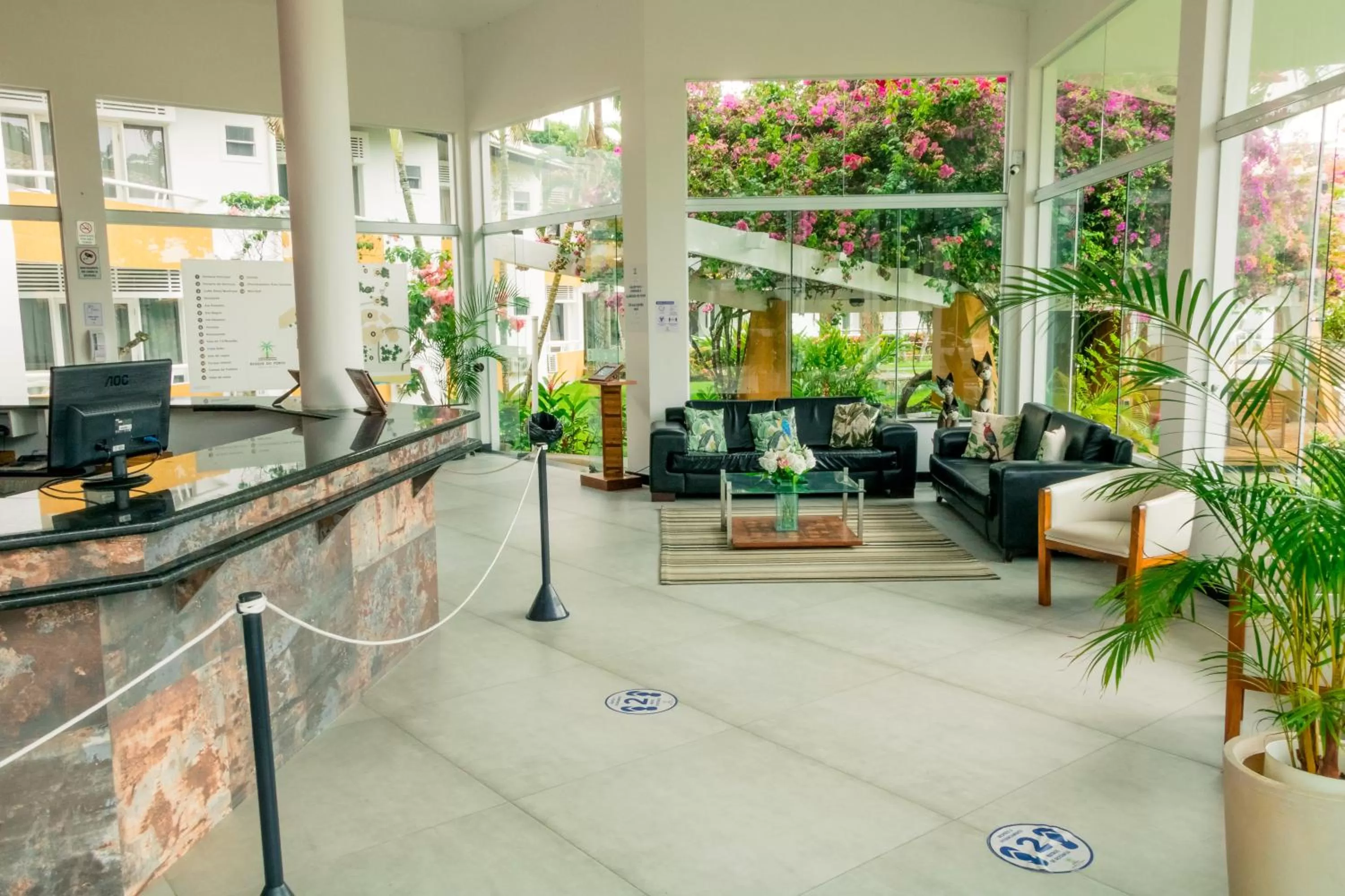 Lobby or reception in Bosque do Porto Praia Hotel