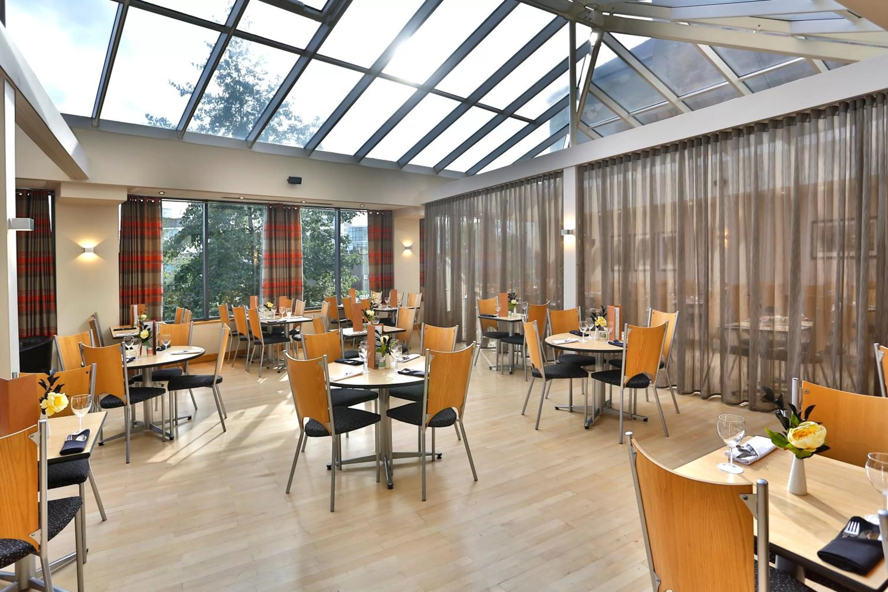 Dining area in Best Western Plus Nottingham City Centre