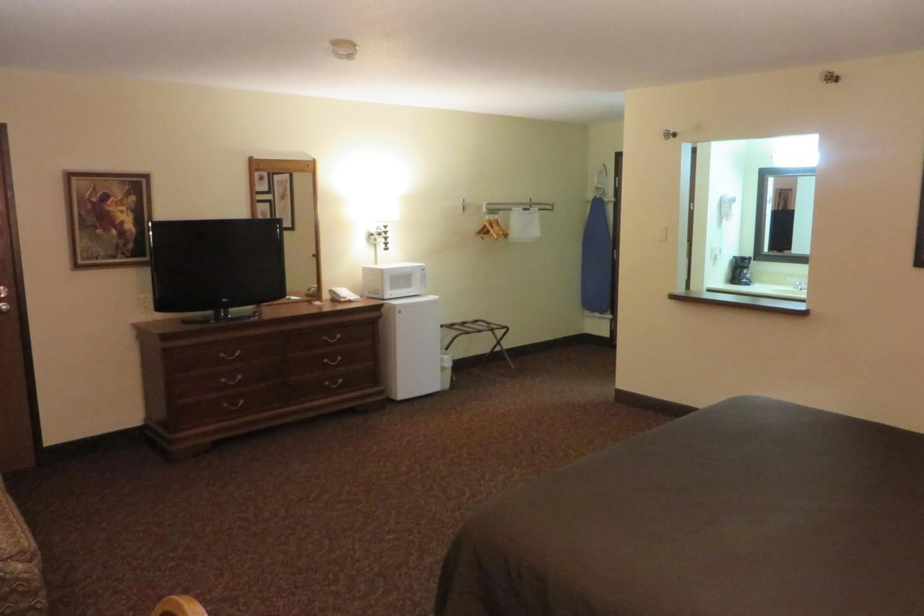 TV and multimedia, Bed in AmericInn by Wyndham Forest Lake