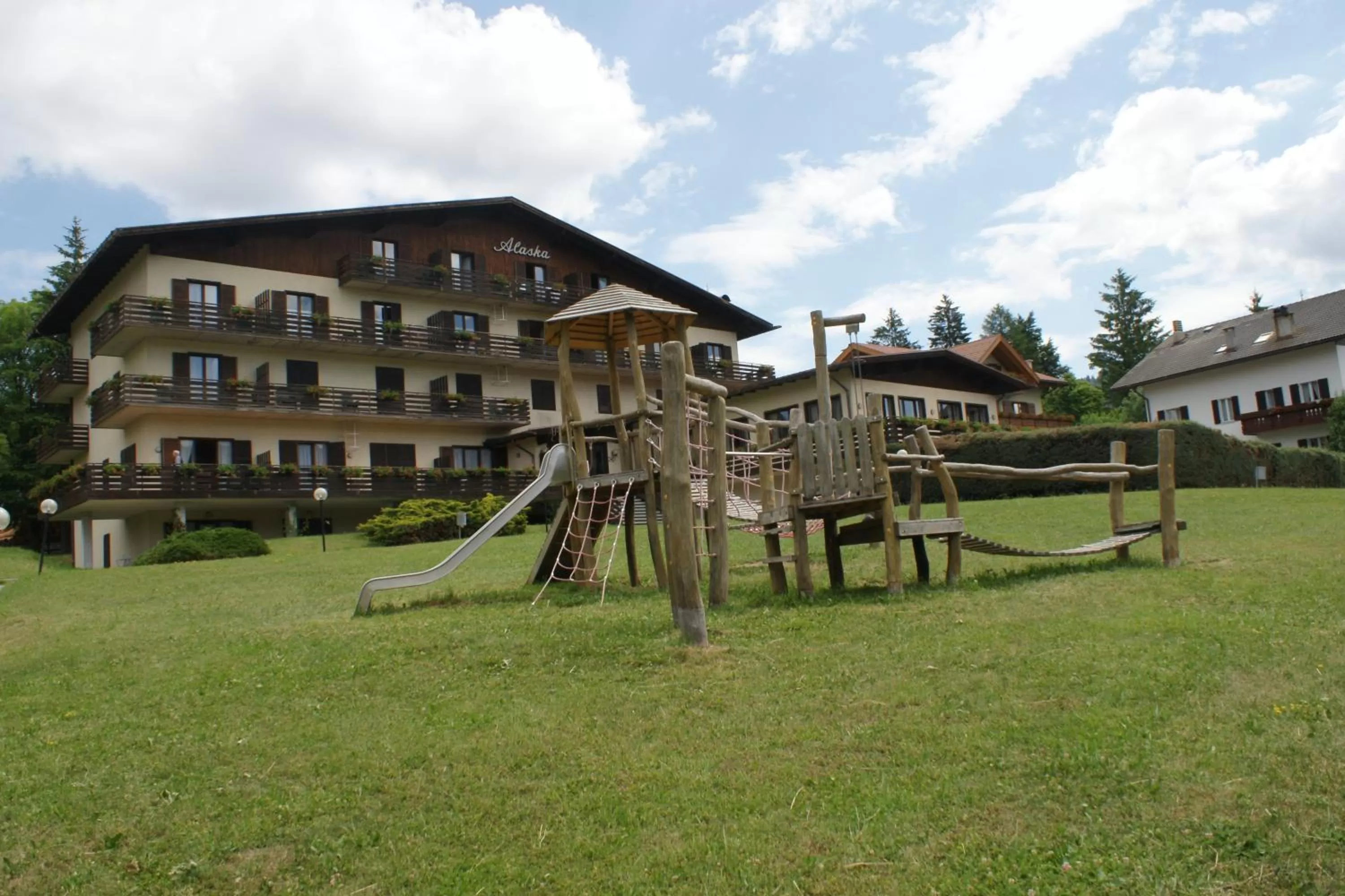 Facade/entrance in Alaska Clubresidence