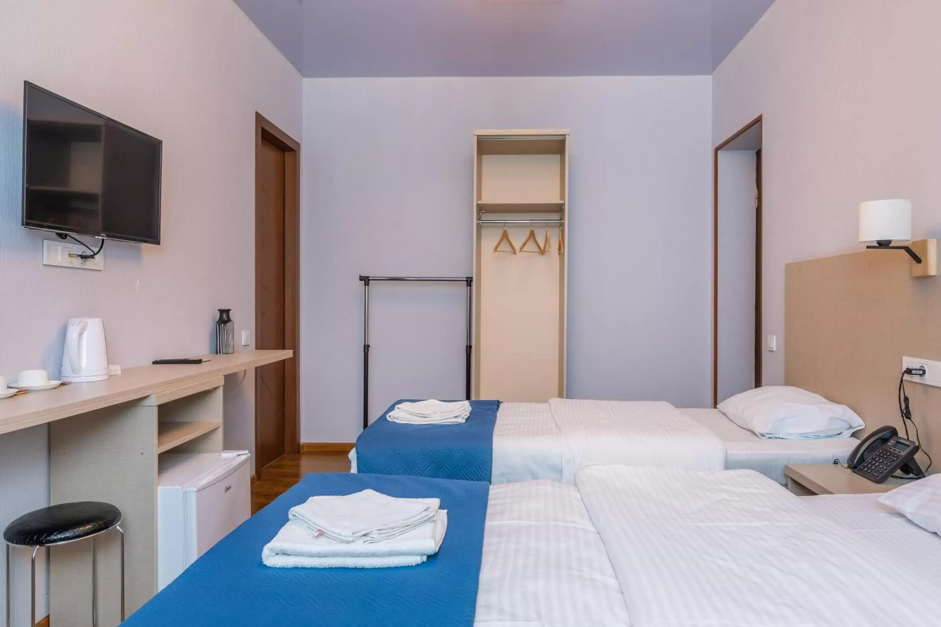 Triple Room with Private Bathroom in Hotel Green Town Triple Room with Private Bathroom in Hotel Green Town