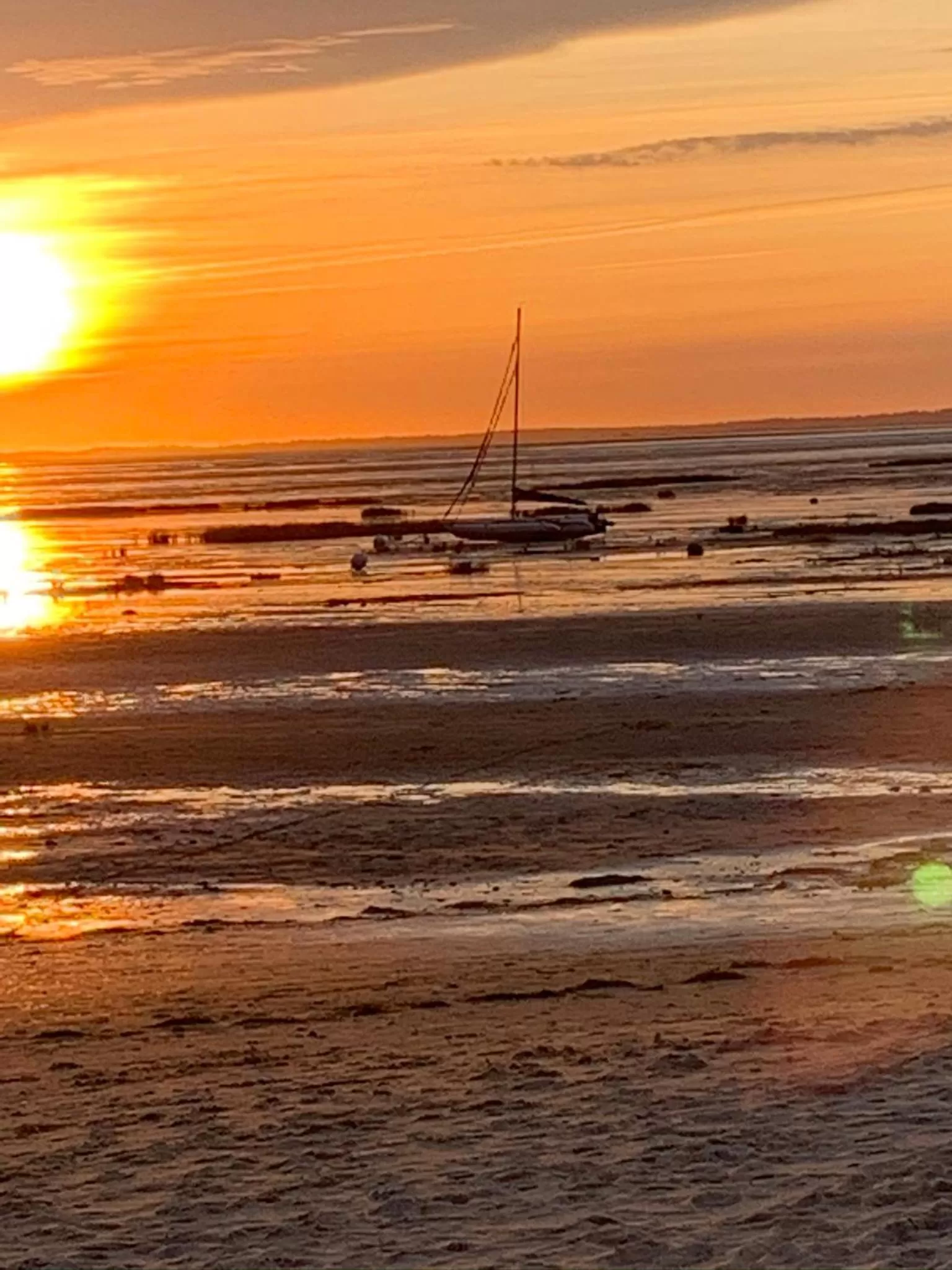 Property building, Sunrise/Sunset in Hôtel la petite auberge